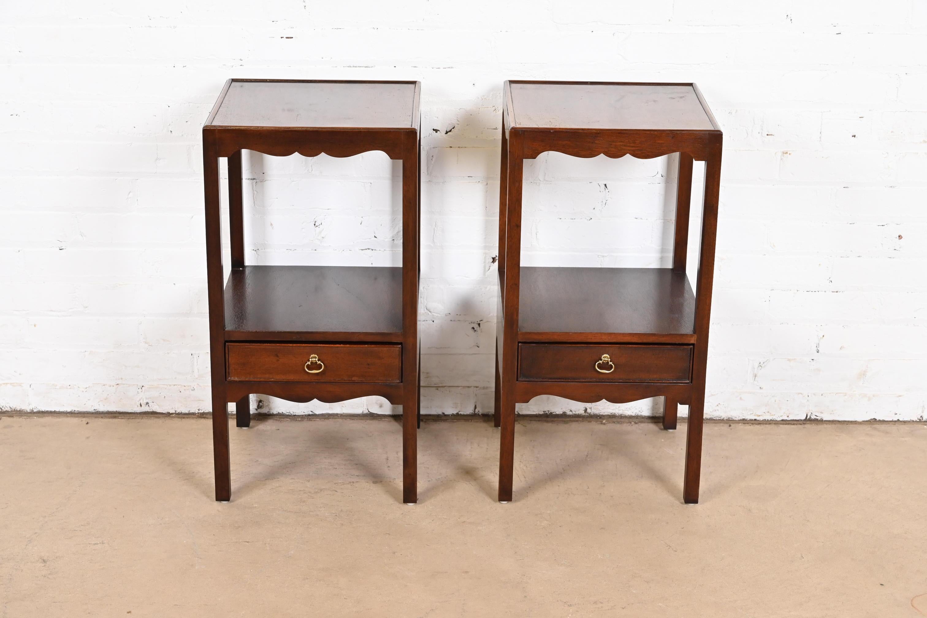 Henredon Georgian Carved Mahogany Nightstands, Pair In Good Condition In South Bend, IN