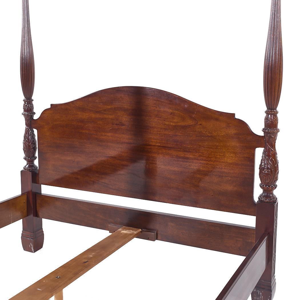 20th Century Henredon Georgian Carved Mahogany Queen Poster Bed For Sale