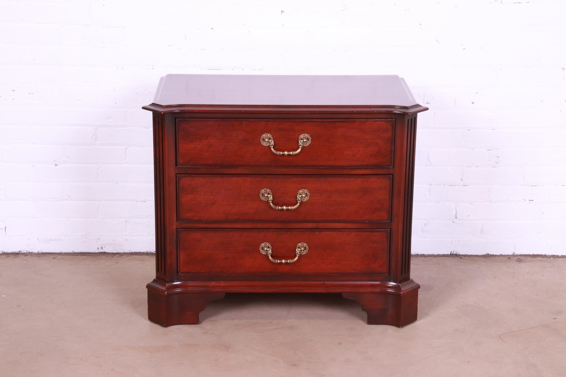 A gorgeous Georgian or Chippendale style three-drawer bachelor chest, commode, or large nightstand

By Henredon

USA, Circa 1980s

Mahogany, with original brass hardware.

Measures: 34