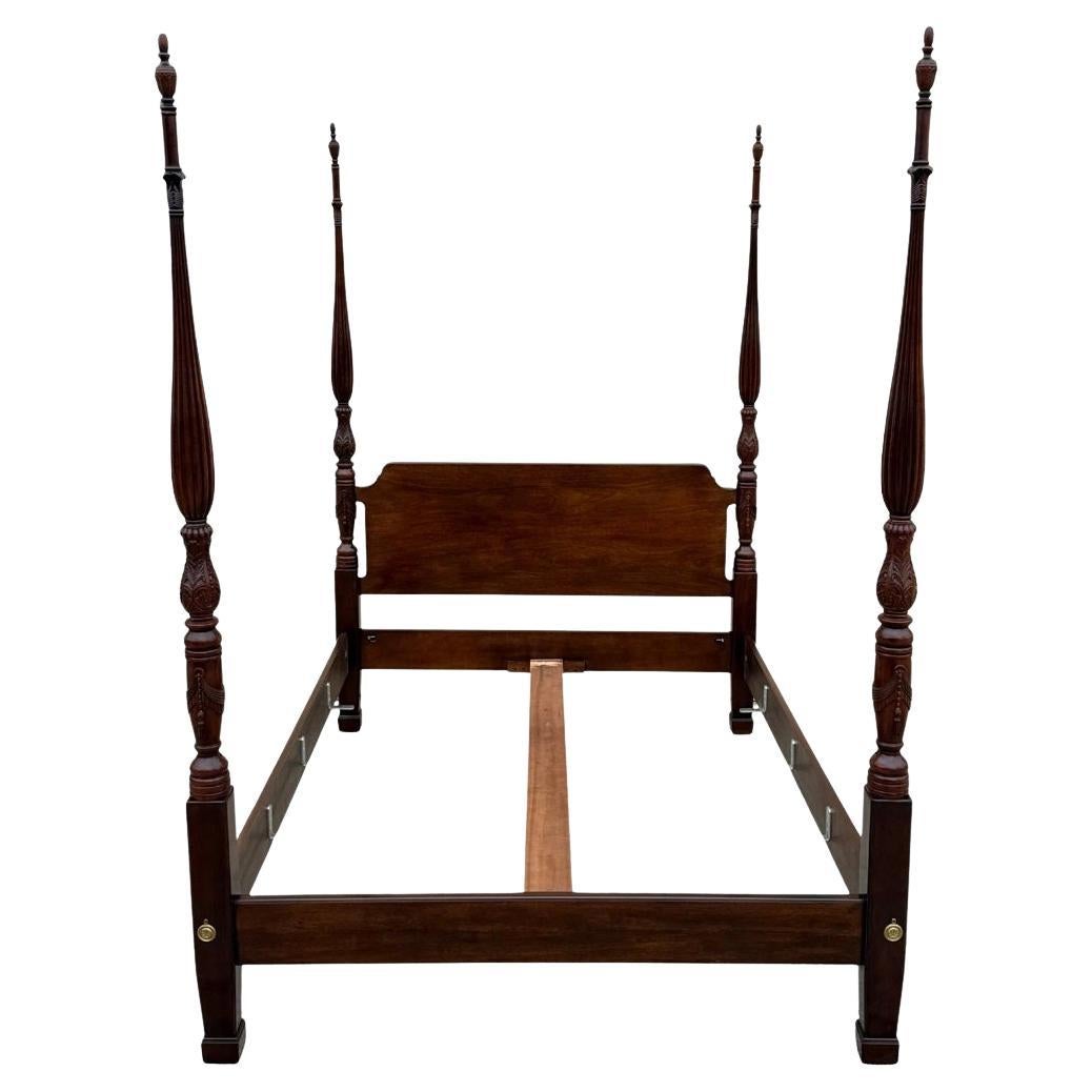 Henredon Georgian Chippendale Mahogany Queen Size Tall Carved Finial Poster Bed en vente
