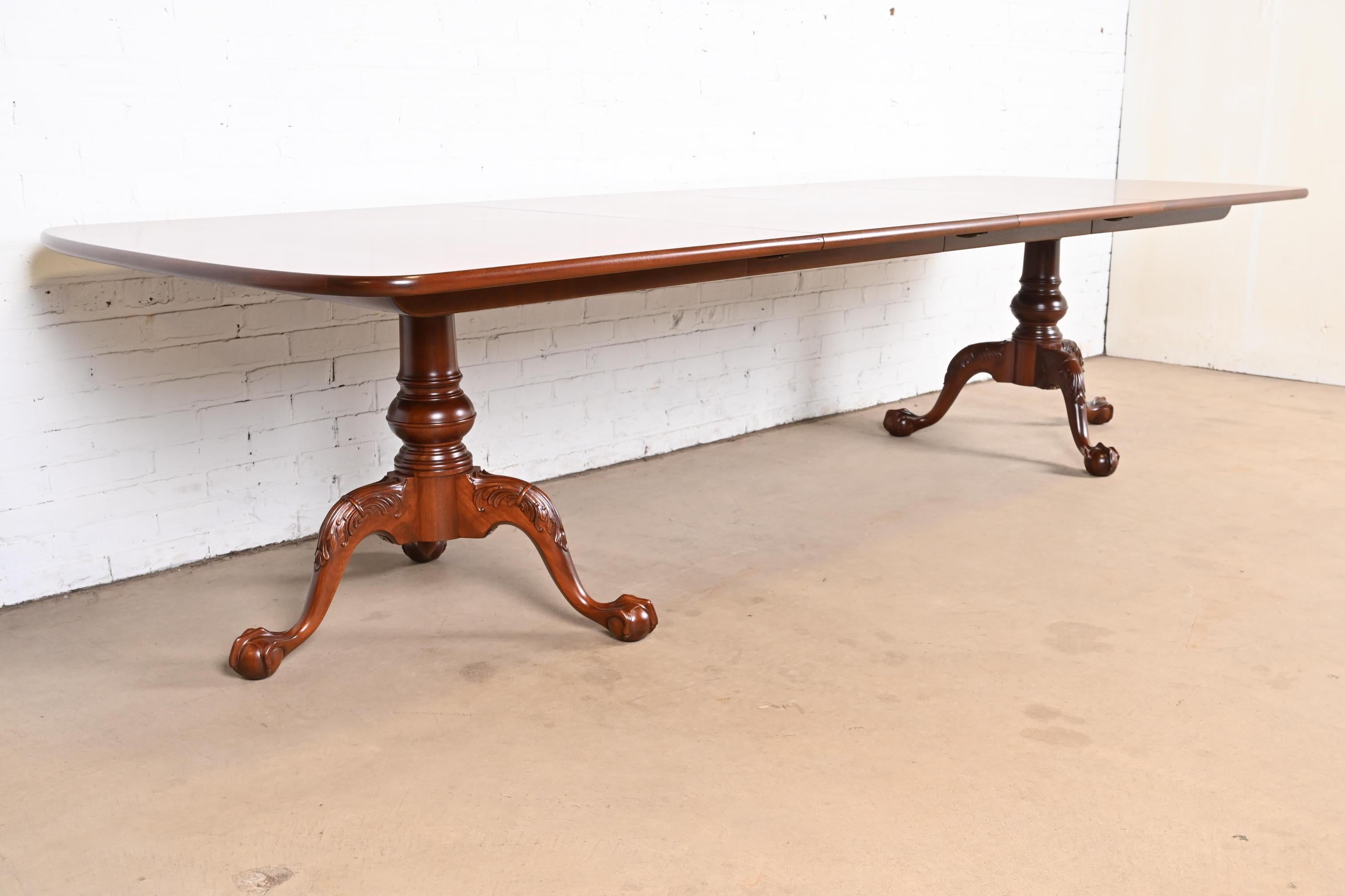 Henredon Georgian Flame Mahogany Double Pedestal Extension Dining Table For Sale 2