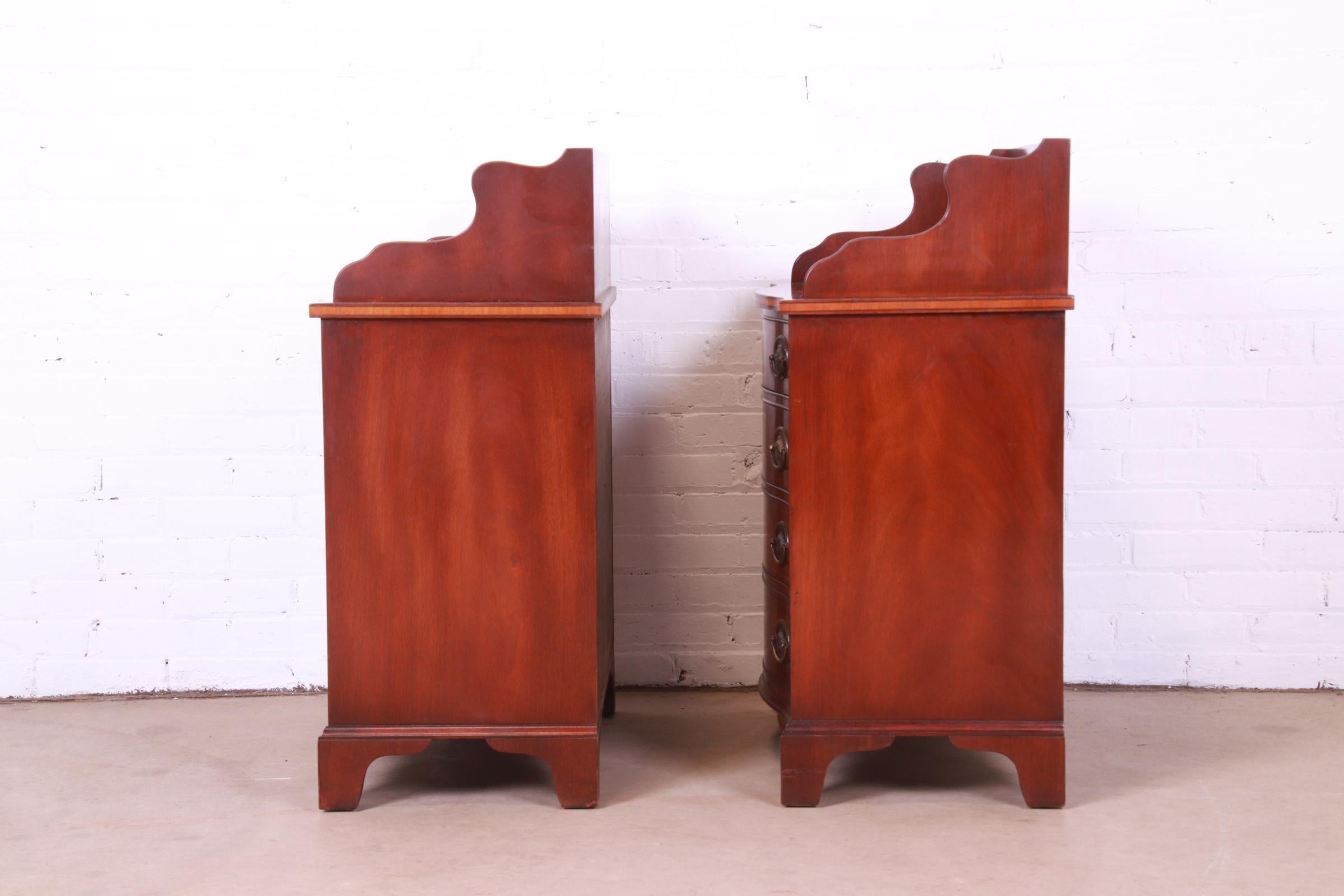 Henredon Georgian Inlaid Mahogany Serpentine Bachelor Chests or Nightstands For Sale 5