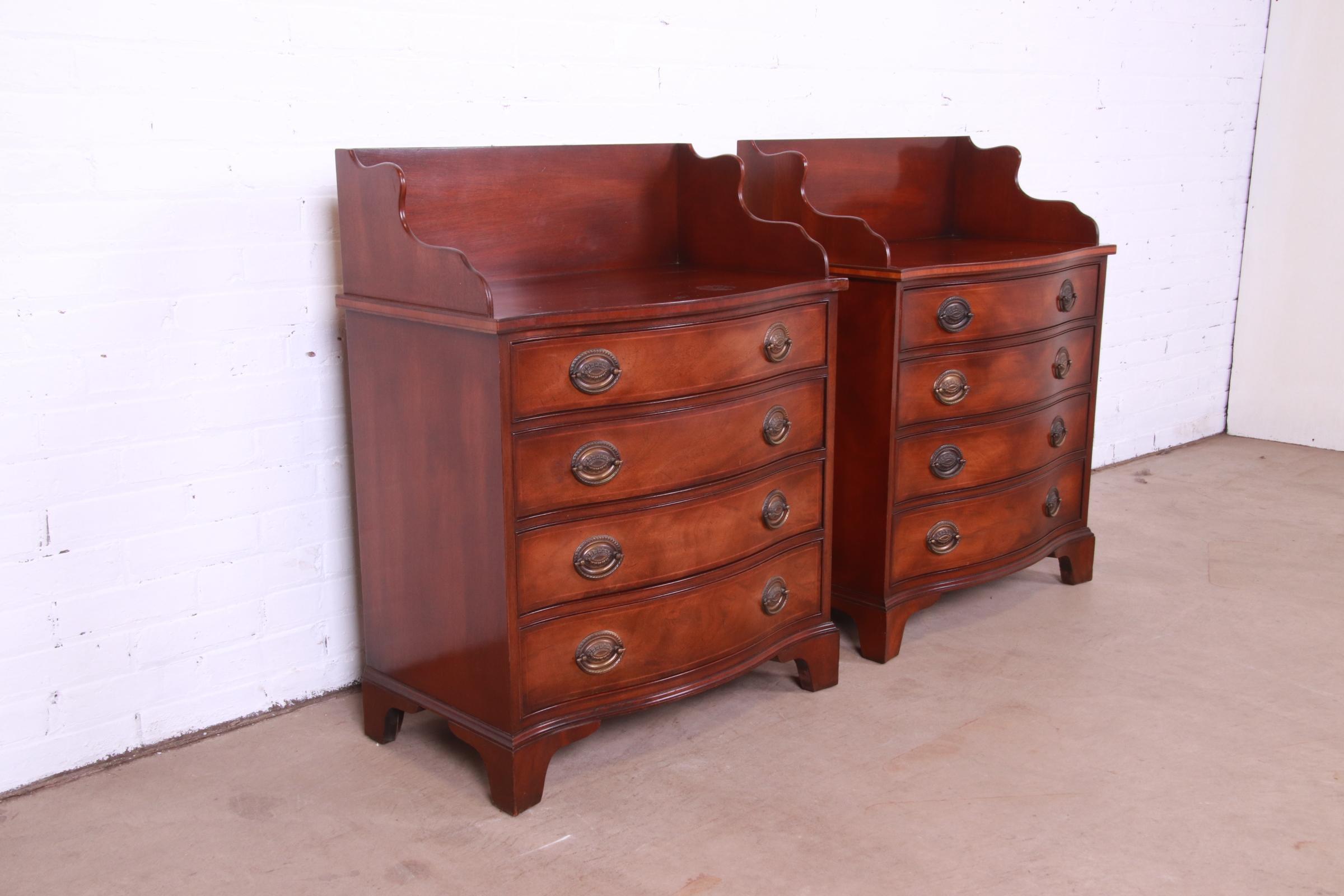 20th Century Henredon Georgian Inlaid Mahogany Serpentine Bachelor Chests or Nightstands For Sale