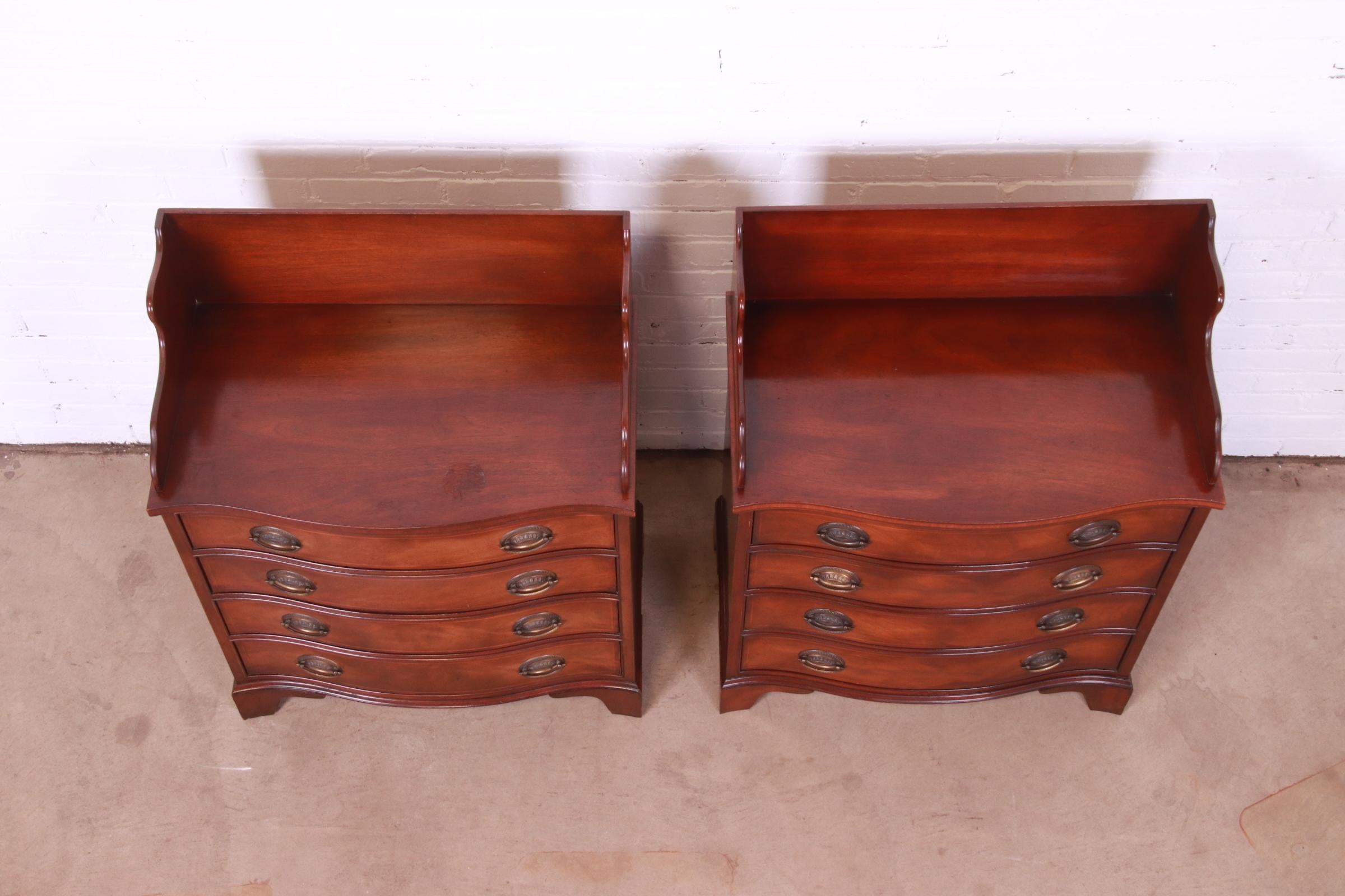 Brass Henredon Georgian Inlaid Mahogany Serpentine Bachelor Chests or Nightstands For Sale
