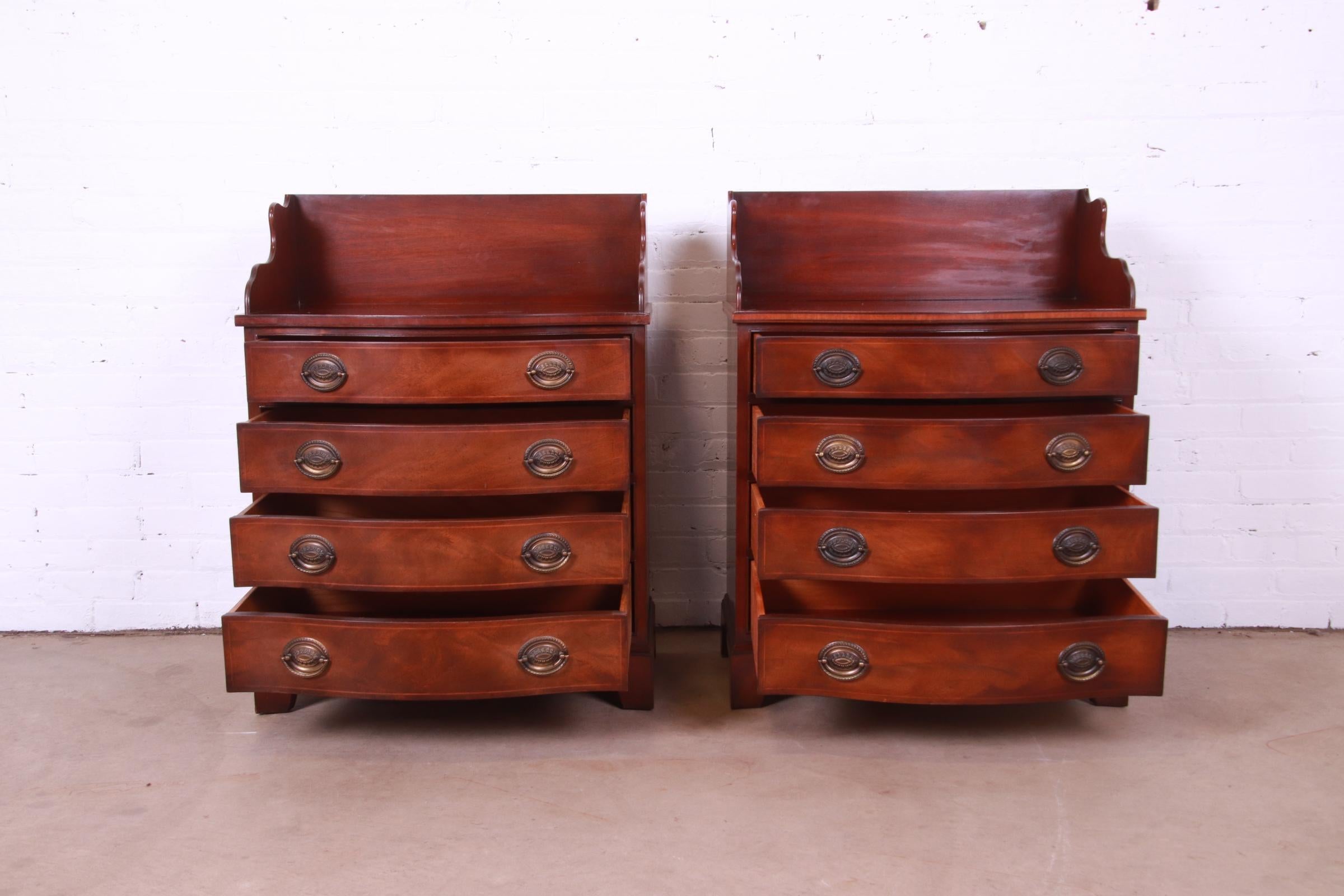 Henredon Georgian Inlaid Mahogany Serpentine Bachelor Chests or Nightstands For Sale 2