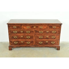 Cómoda o Cajonera Georgiana Henredon de Caoba y Madera de Burl