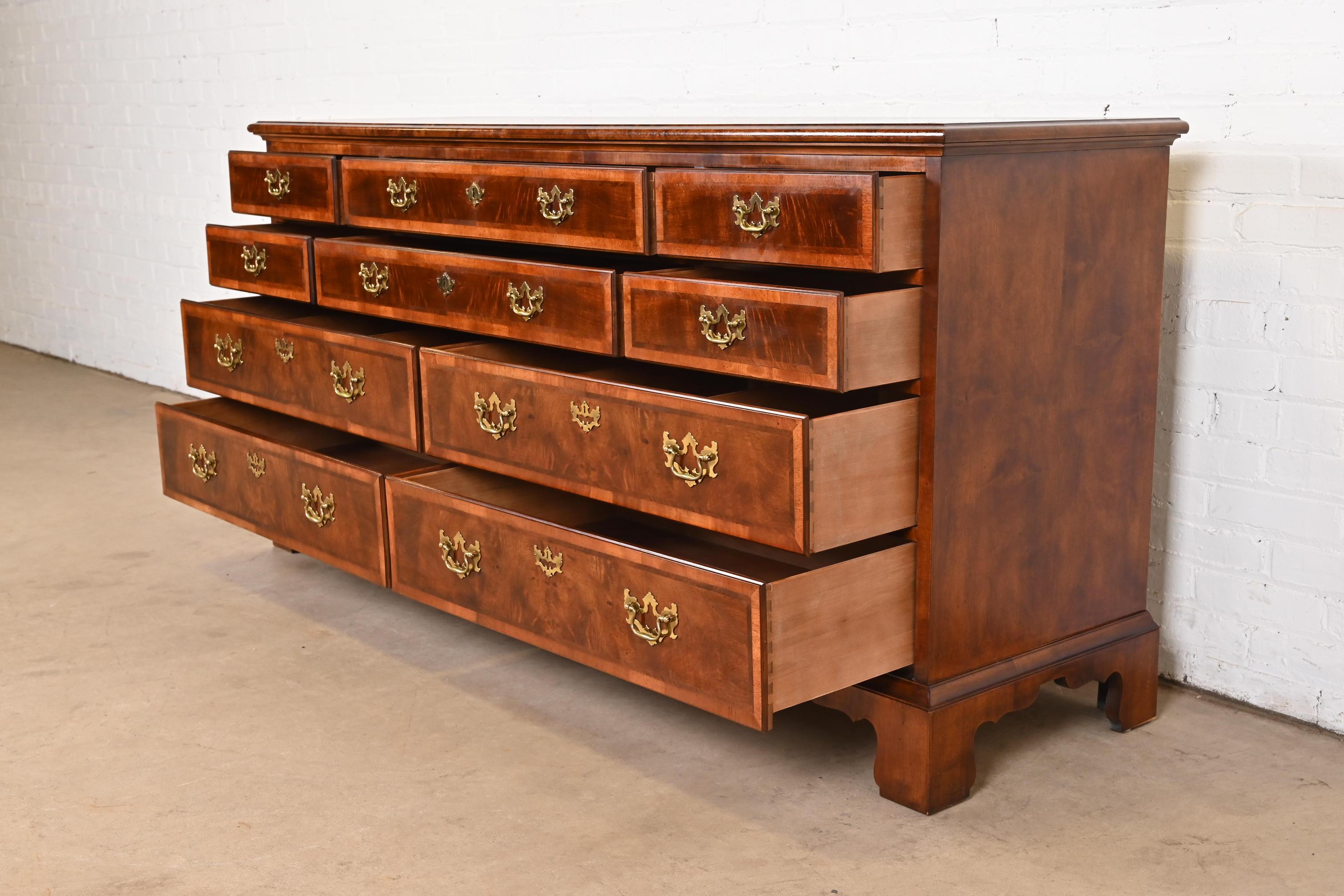 Henredon Georgian Mahogany and Burl Wood Ten-Drawer Dresser or Credenza 5