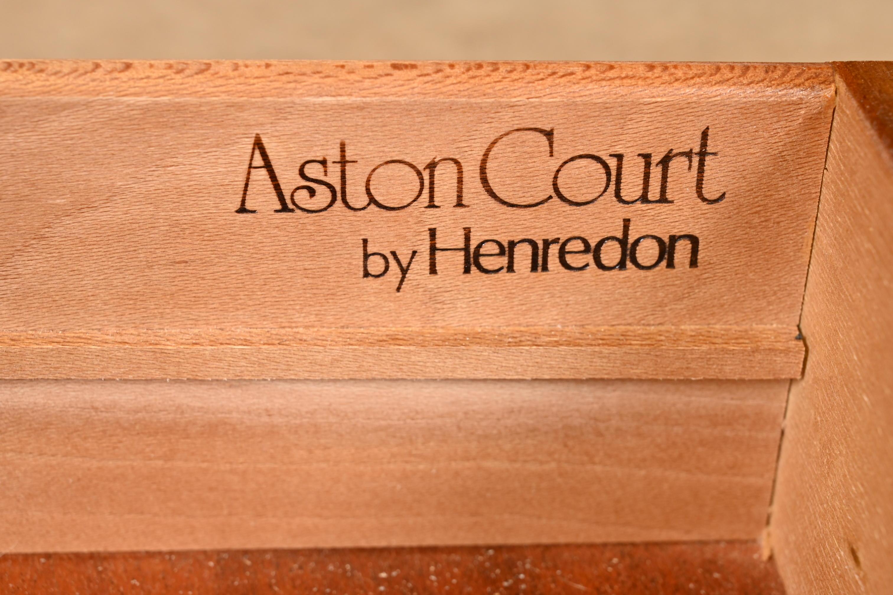 Henredon Georgian Mahogany and Burl Wood Ten-Drawer Dresser or Credenza 8
