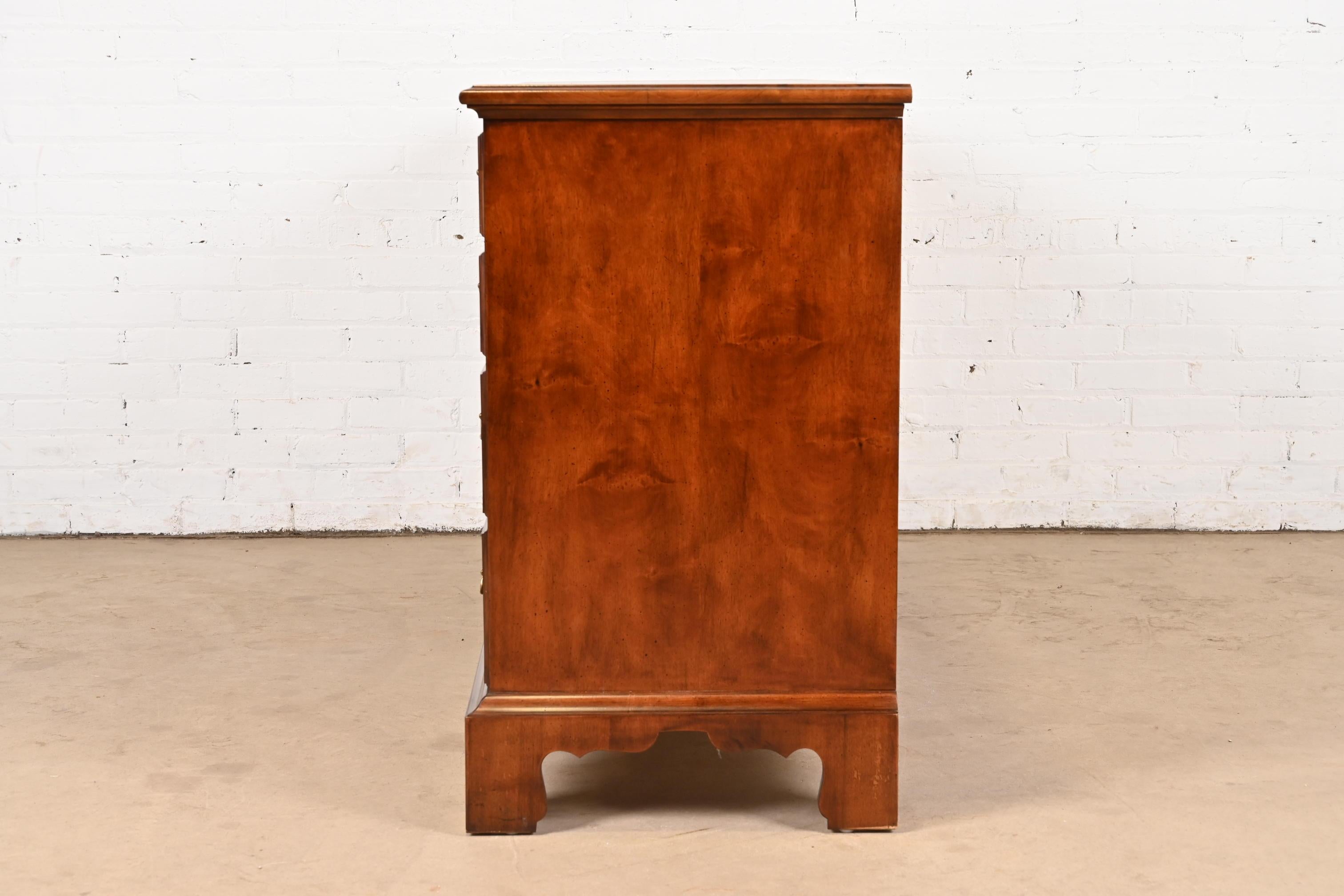 Henredon Georgian Mahogany and Burl Wood Ten-Drawer Dresser or Credenza 10