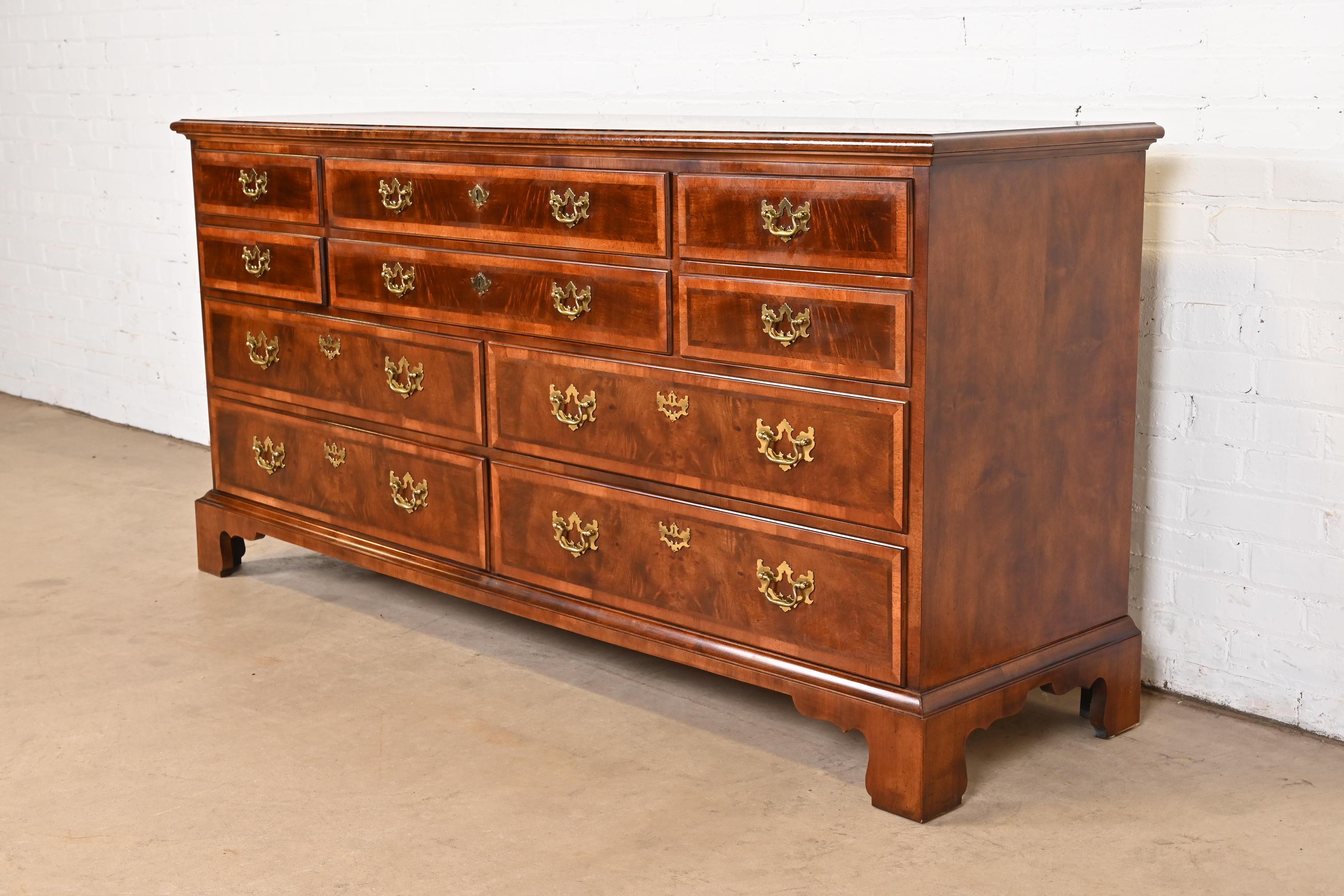 Late 20th Century Henredon Georgian Mahogany and Burl Wood Ten-Drawer Dresser or Credenza