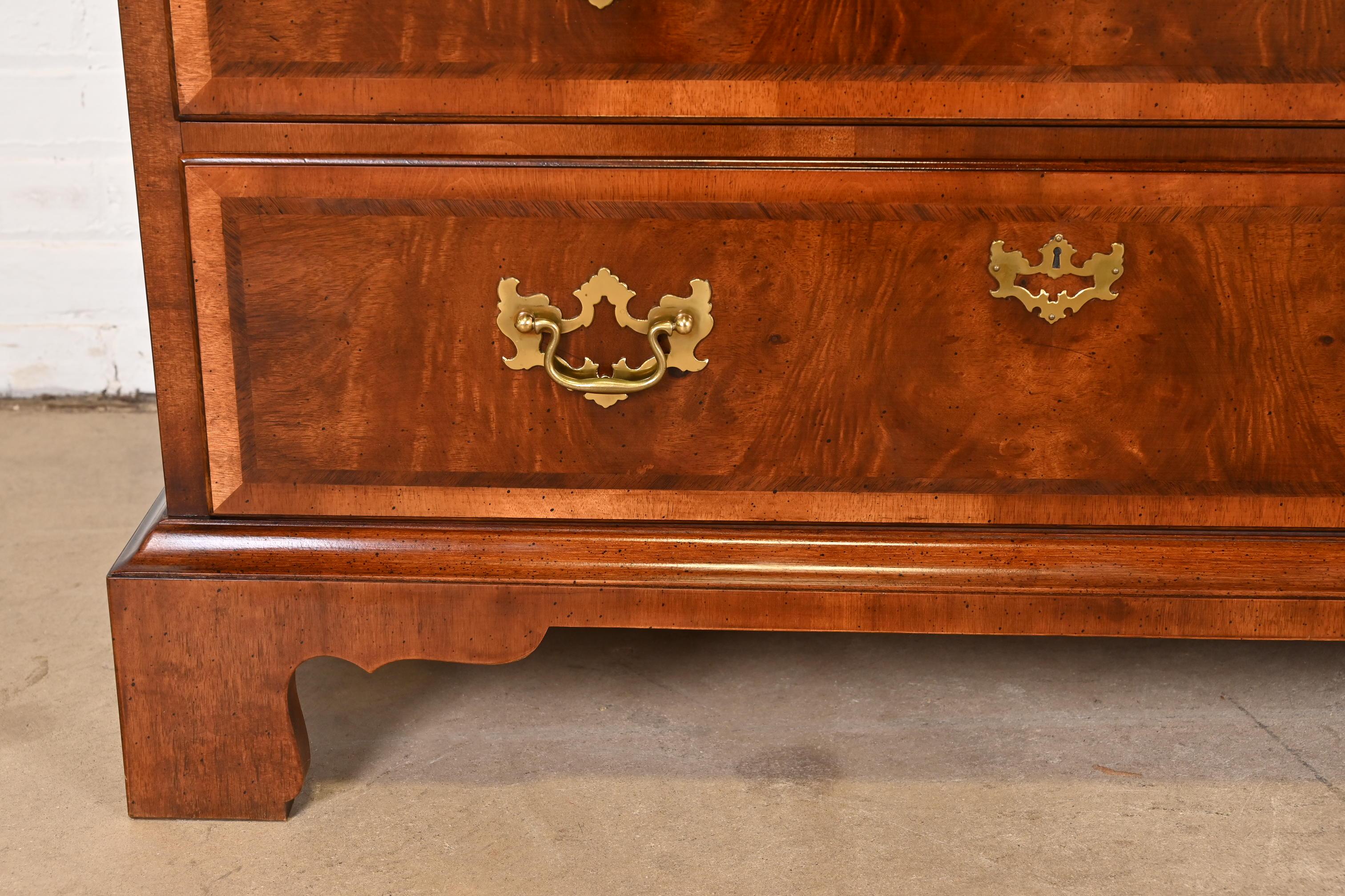 Henredon Georgian Mahogany and Burl Wood Ten-Drawer Dresser or Credenza 3