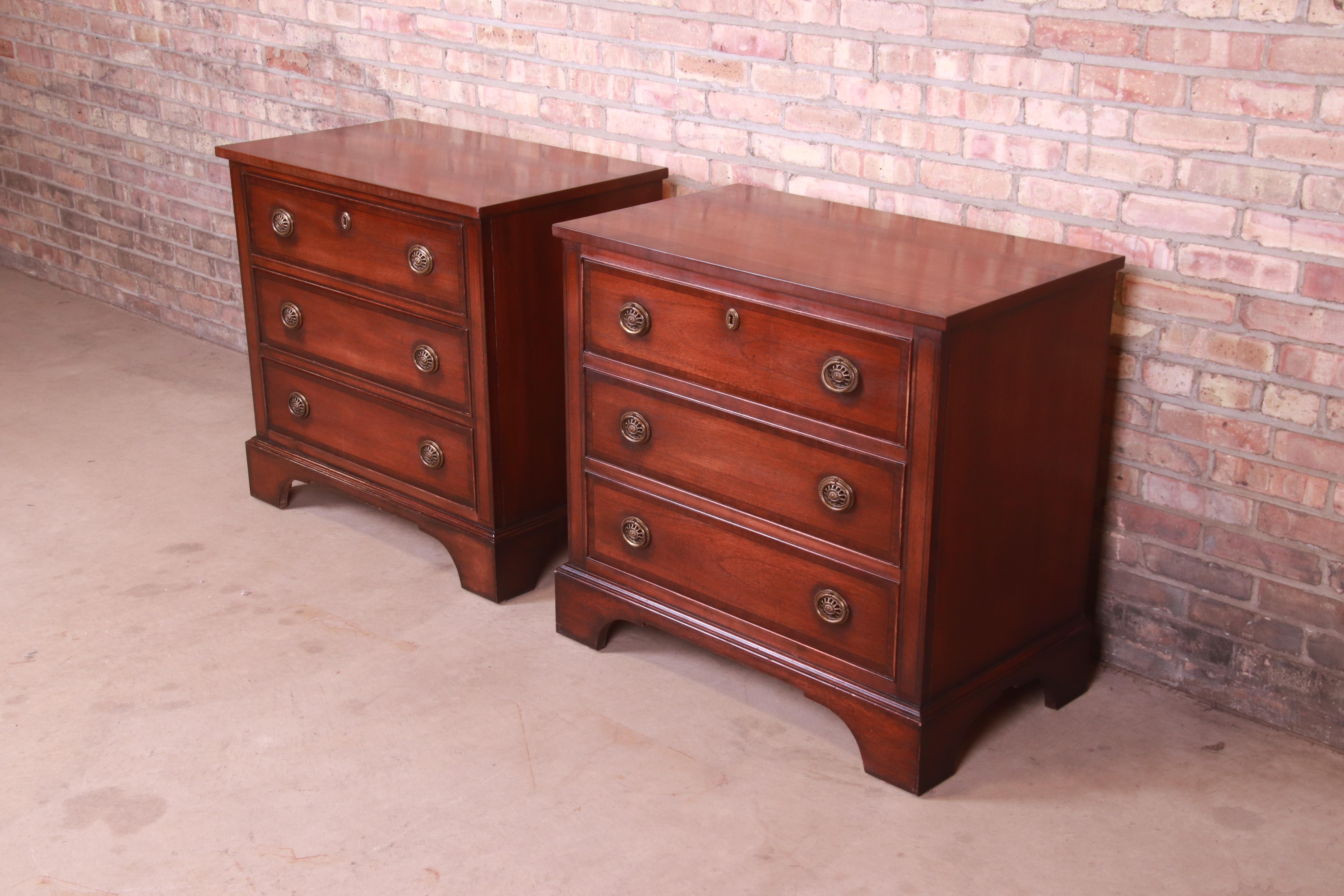 Henredon Georgian Mahogany Bedside Chests, Pair In Good Condition In South Bend, IN