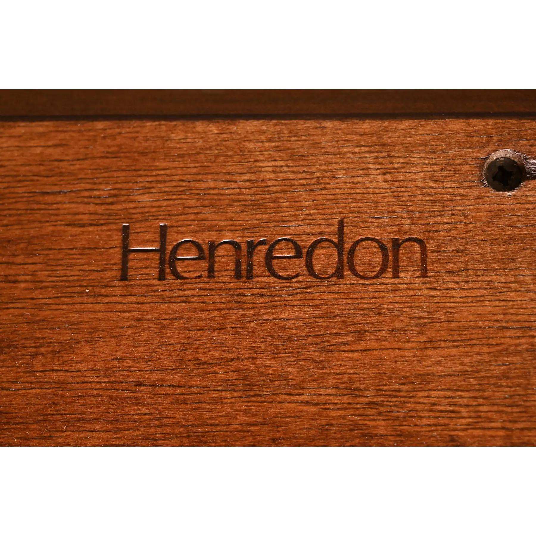 Table de salle à manger géorgienne Henredon à double piédestal, revernie en vente 5