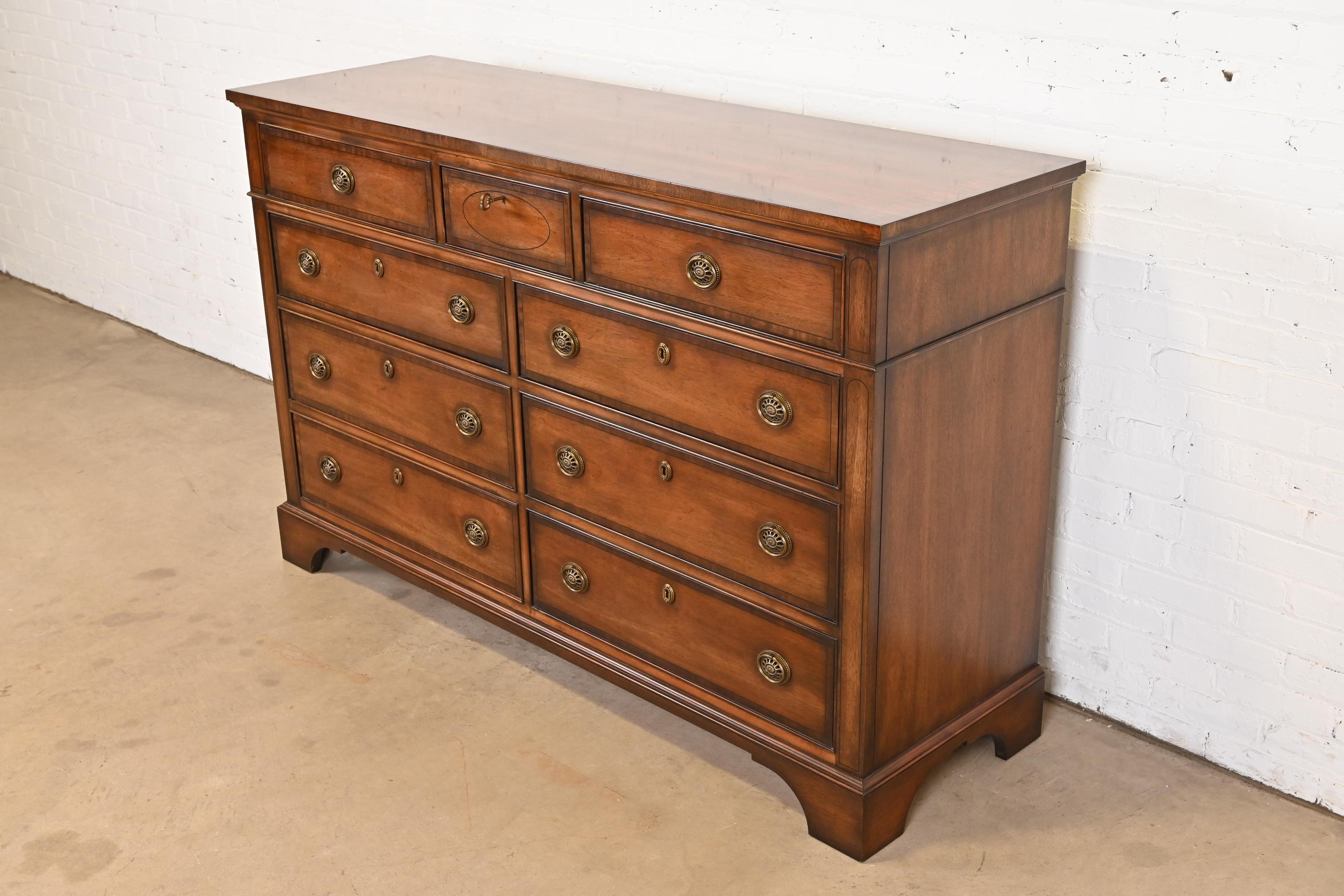 Henredon Georgian Mahogany Dresser or Chest of Drawers In Good Condition In South Bend, IN