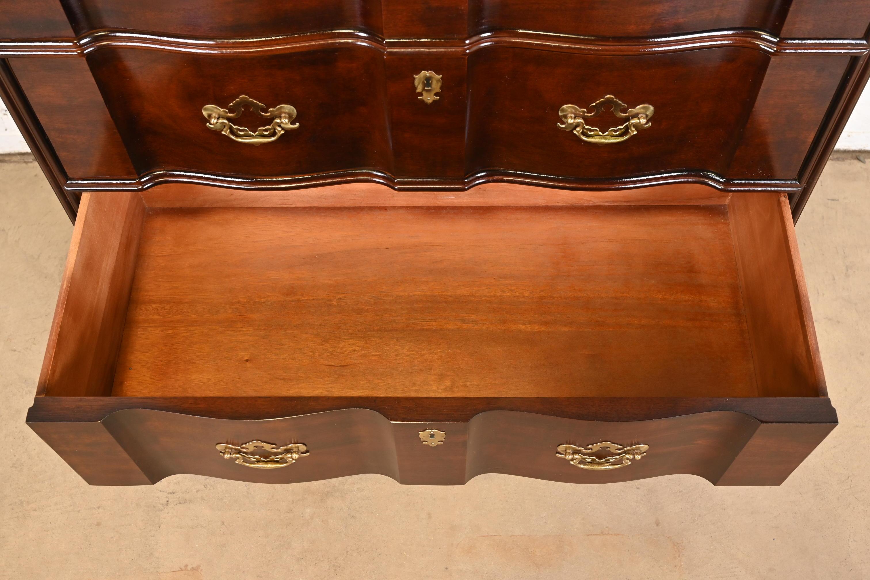 Henredon Georgian Solid Mahogany Block Front Highboy Dresser For Sale 5