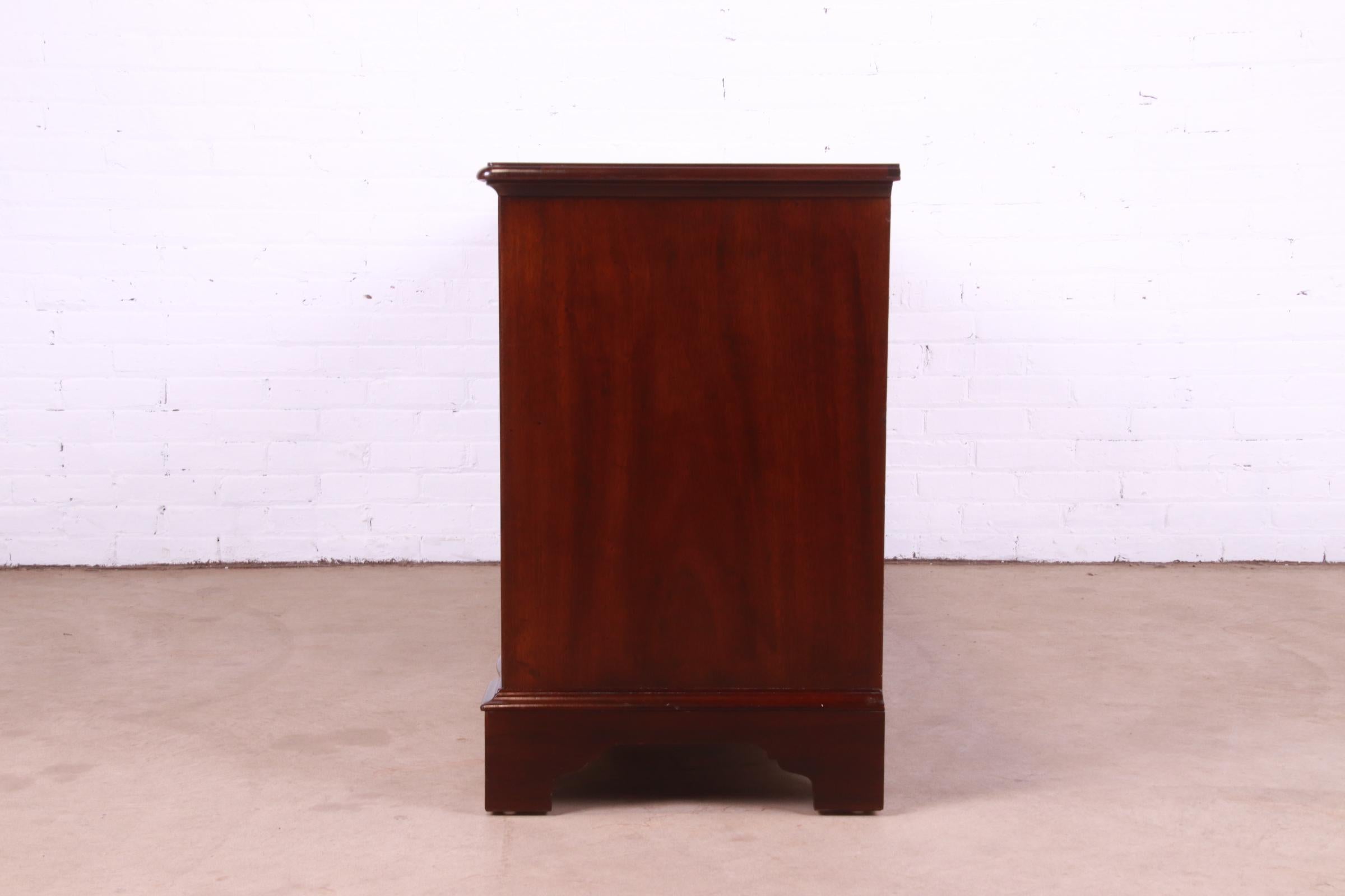 Henredon Georgian Solid Mahogany Block Front Triple Dresser 13