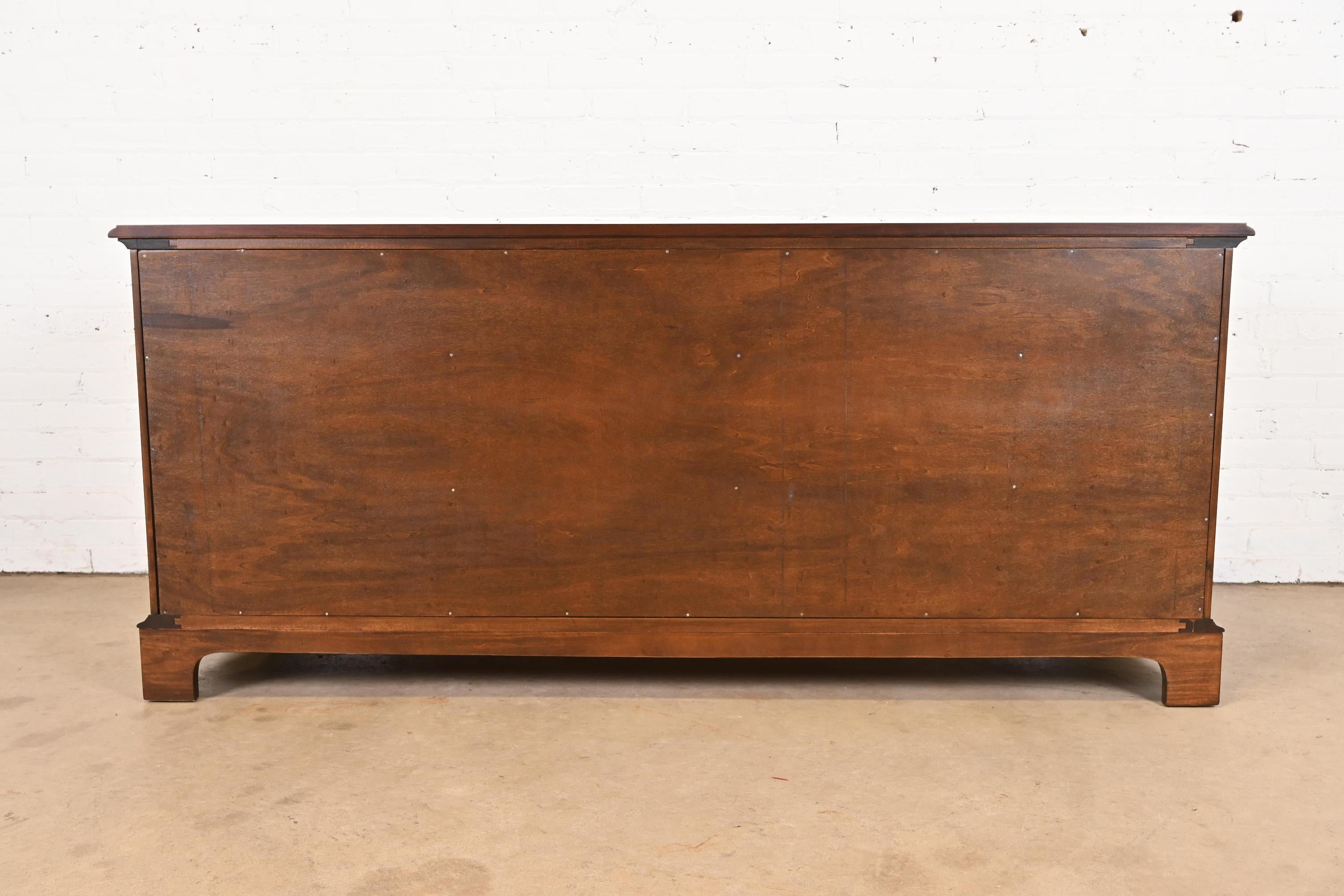 Henredon Georgian Solid Mahogany Block Front Triple Dresser, Newly Refinished For Sale 9