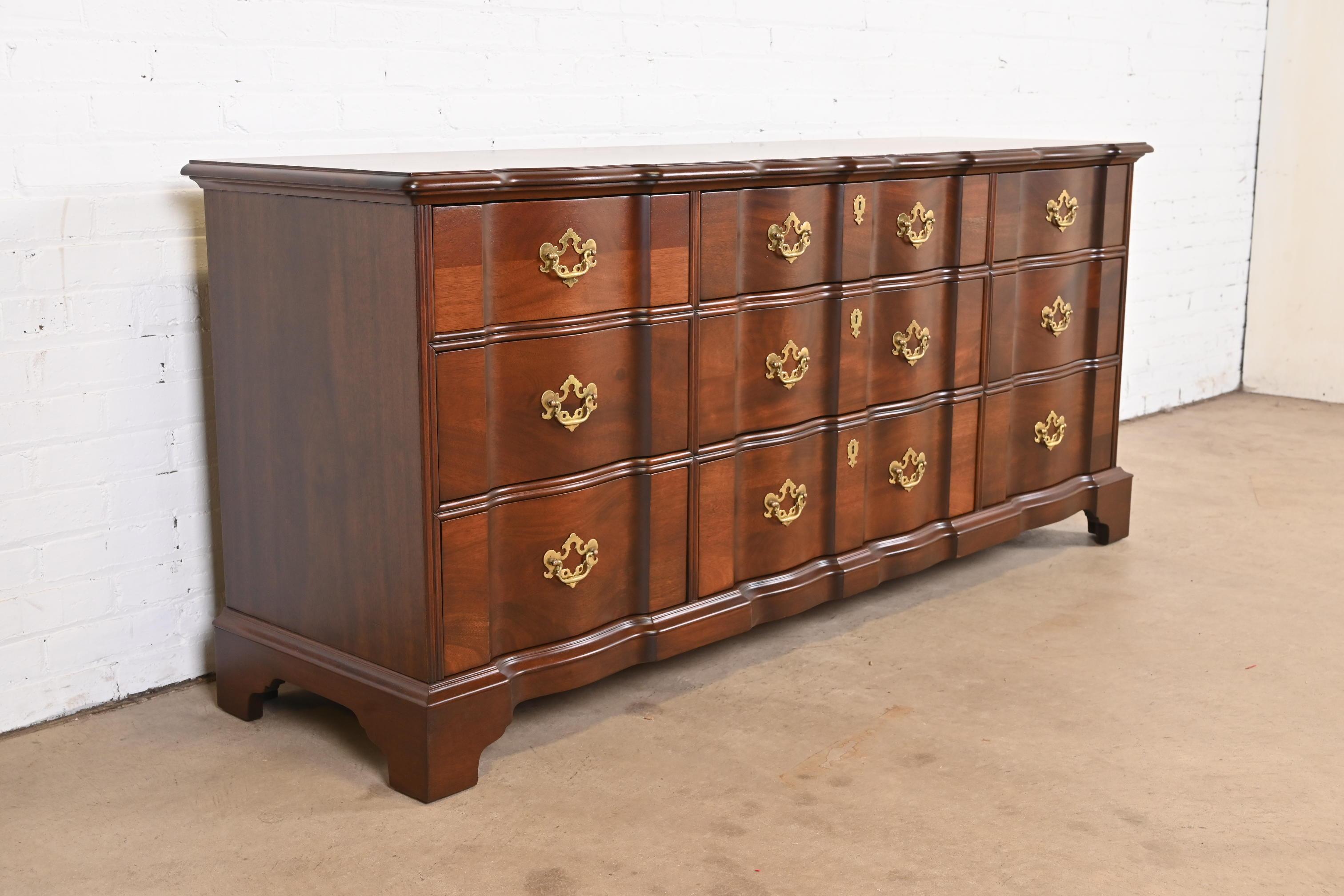 Late 20th Century Henredon Georgian Solid Mahogany Block Front Triple Dresser, Newly Refinished For Sale