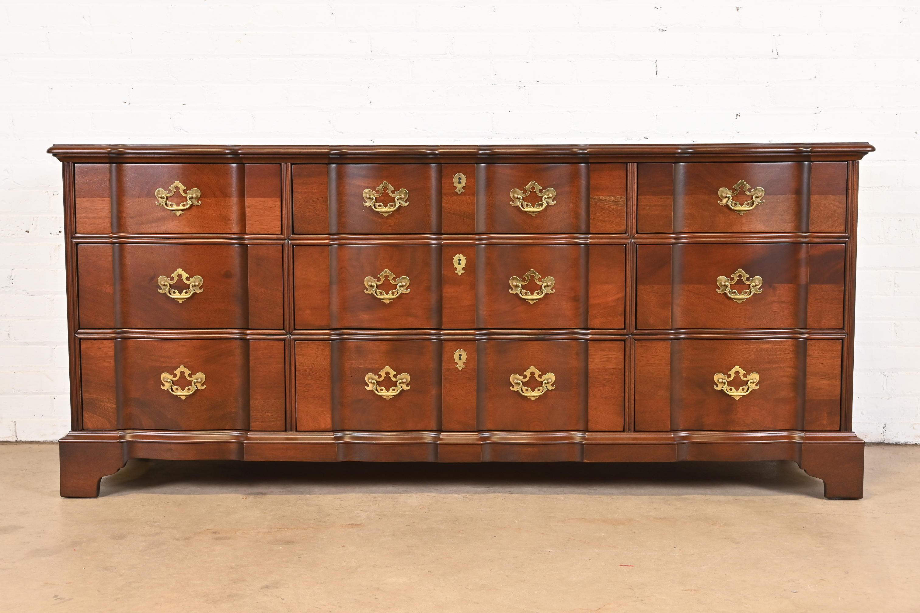 Henredon Georgian Solid Mahogany Block Front Triple Dresser, Newly Refinished For Sale 1