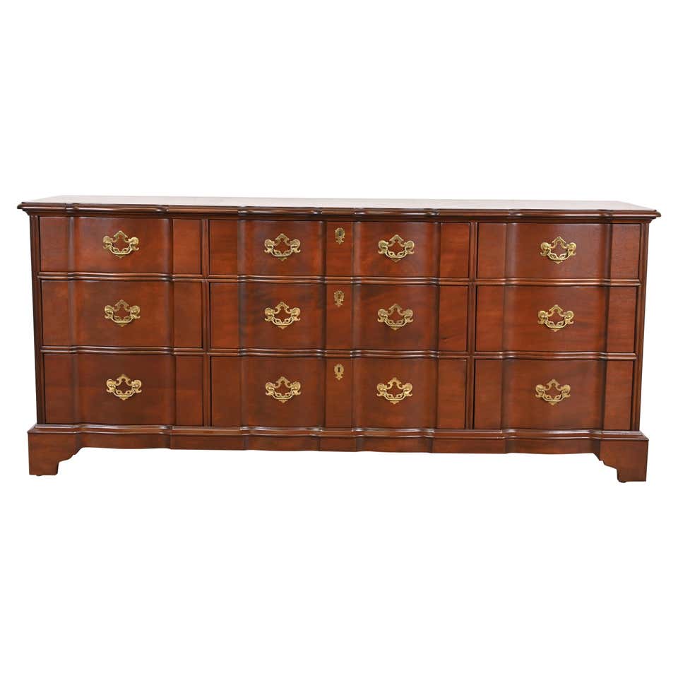 Henredon Dressers - 29 For Sale at 1stDibs | henredon campaign dresser ...