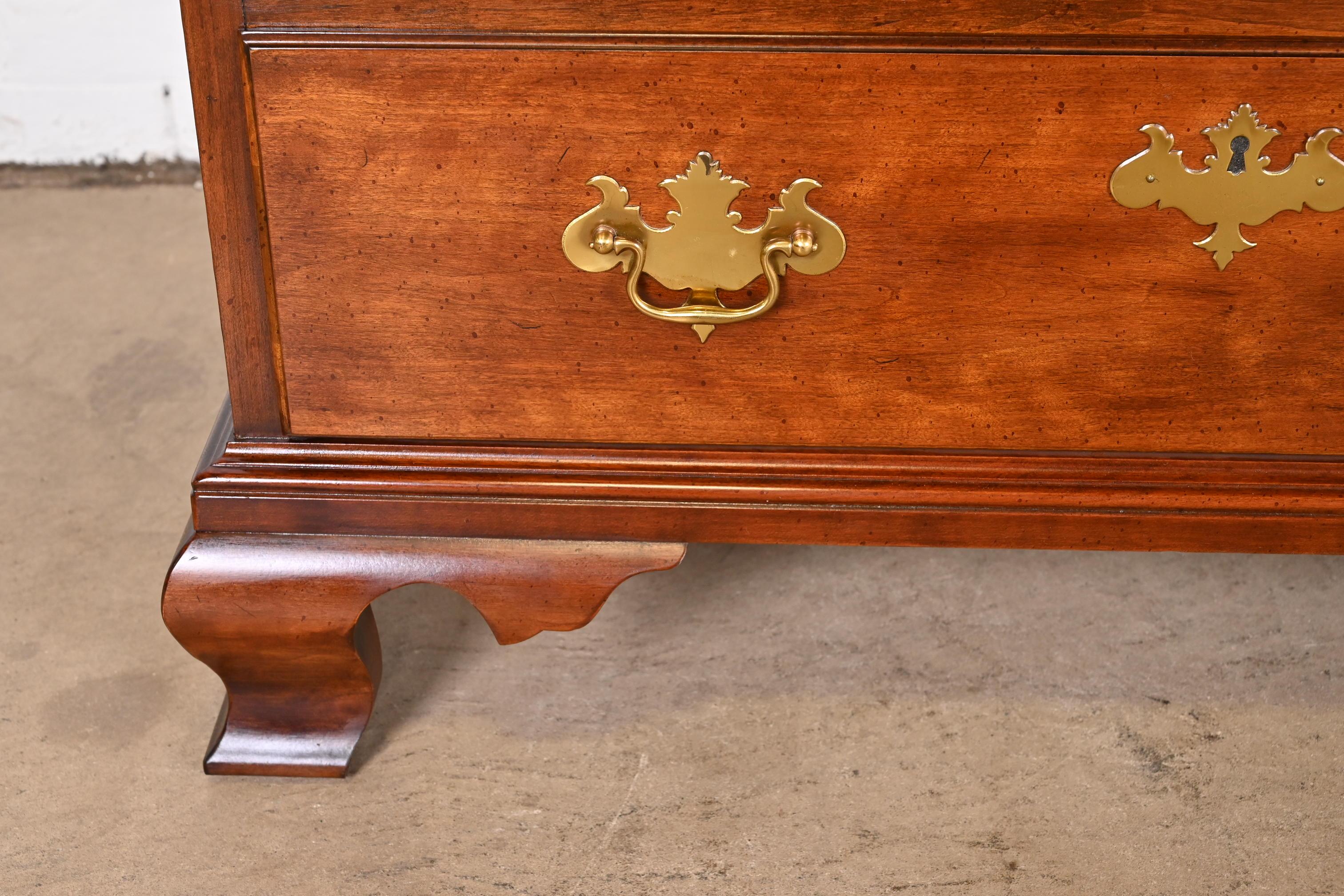 Henredon Georgian Solid Mahogany Nine-Drawer Dresser or Credenza 7