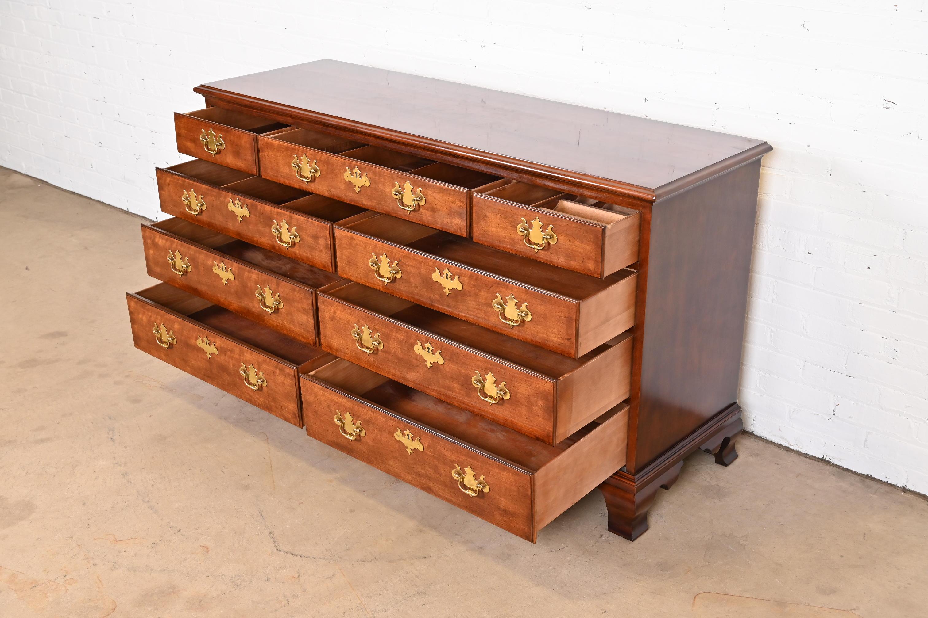 Henredon Georgian Solid Mahogany Nine-Drawer Dresser or Credenza 1