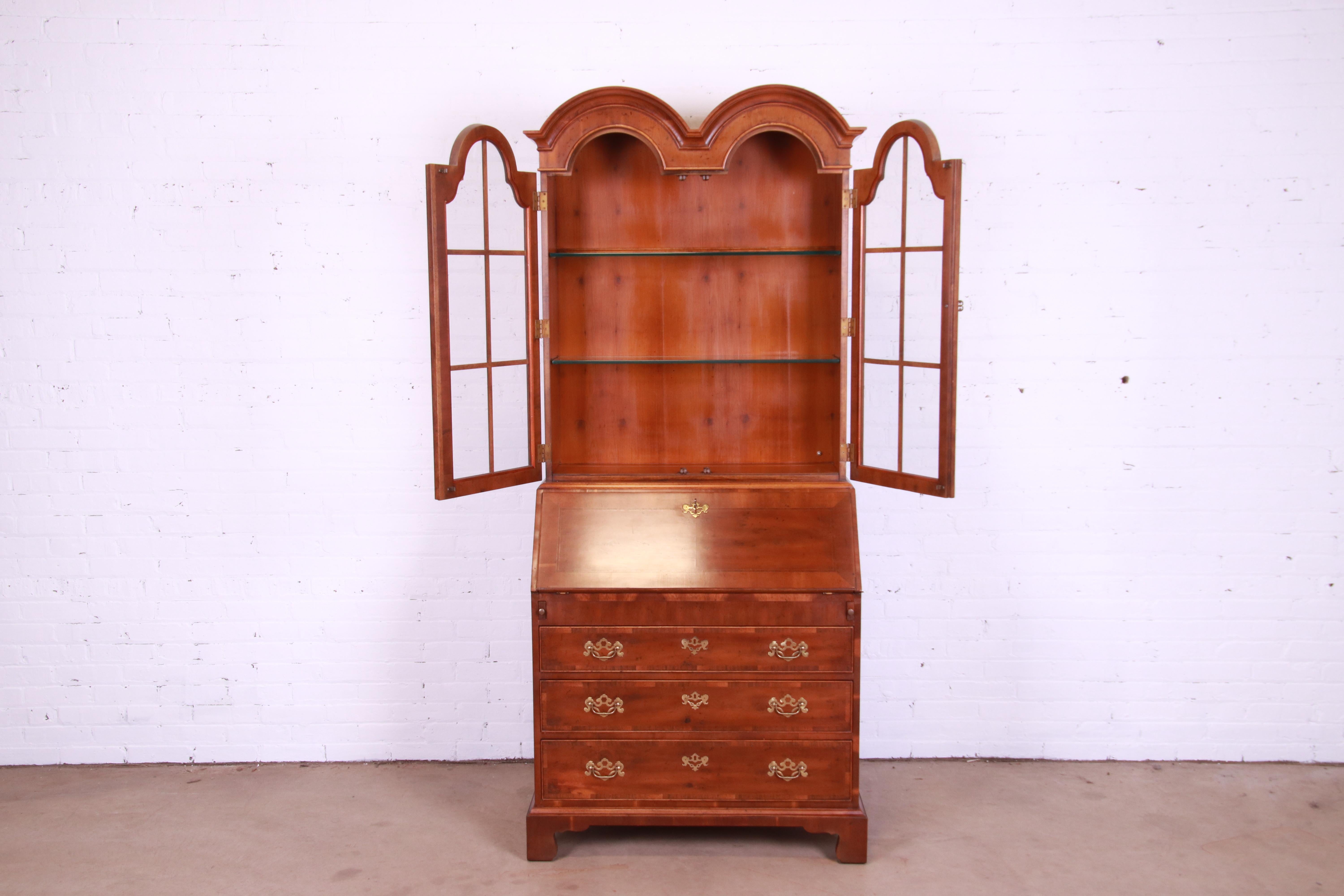 Henredon Georgian Yew Wood Drop Front Secretary Desk with Bookcase Hutch In Good Condition In South Bend, IN
