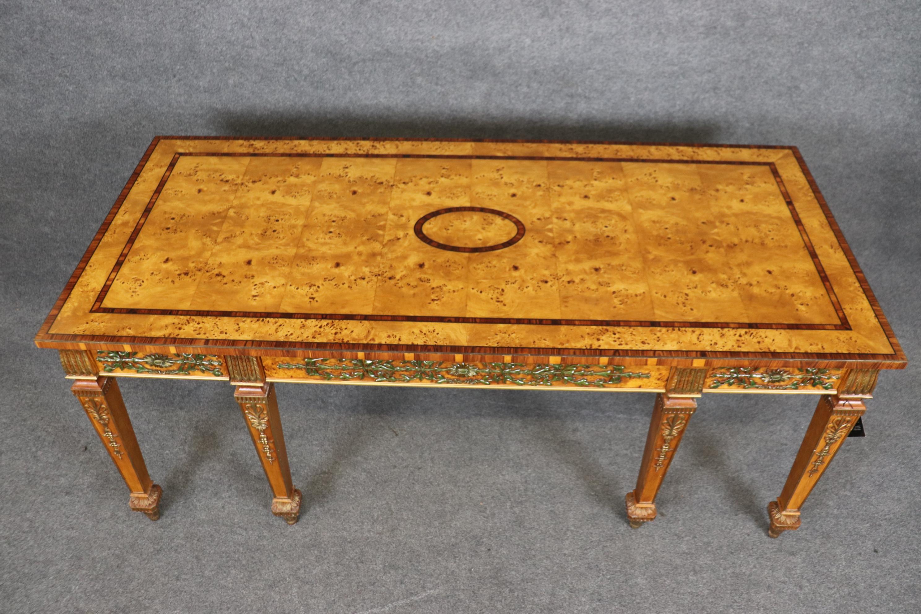 Henredon Großer englischer geschnitzter Schreibtisch im Adams-Stil, dekoriert, geschnitzt  4