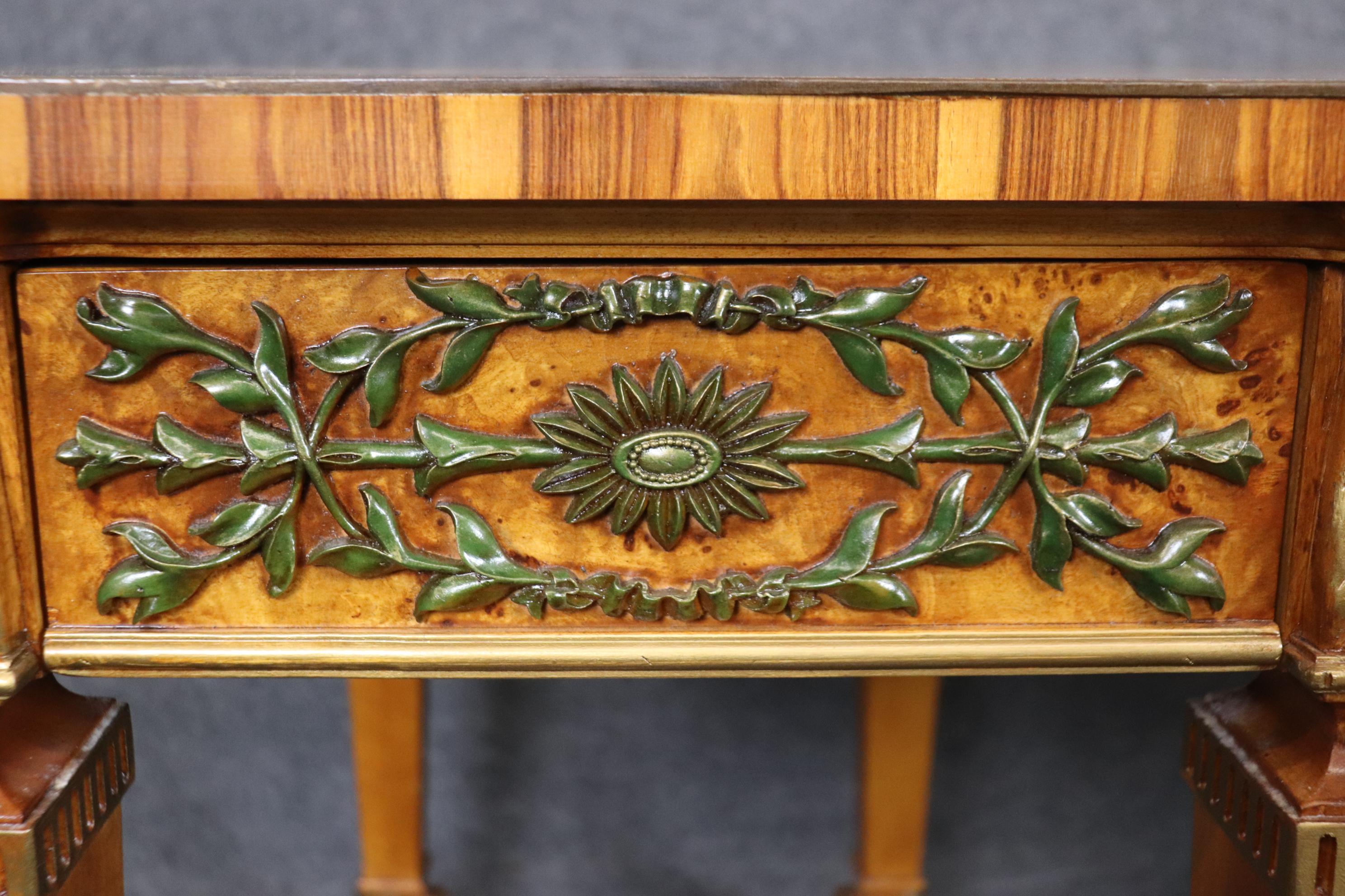 Henredon Großer englischer geschnitzter Schreibtisch im Adams-Stil, dekoriert, geschnitzt  7