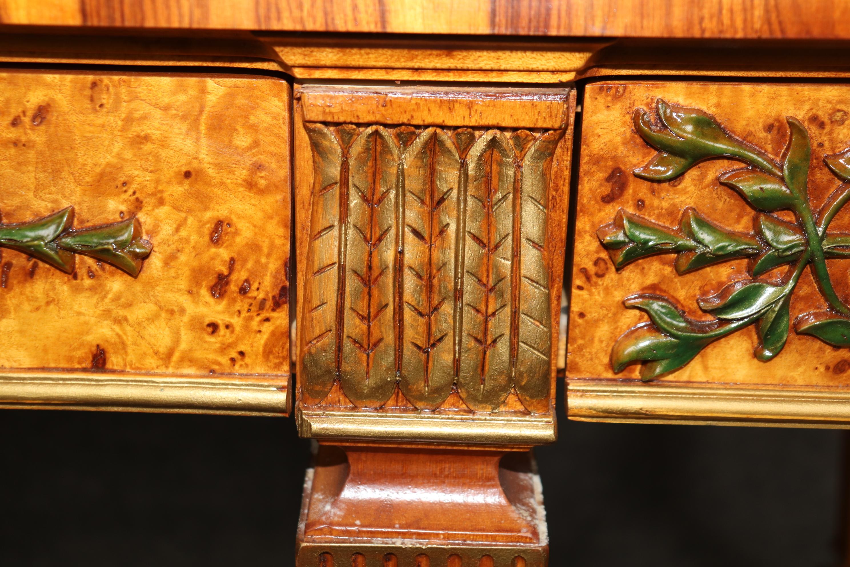 Henredon Großer englischer geschnitzter Schreibtisch im Adams-Stil, dekoriert, geschnitzt  10