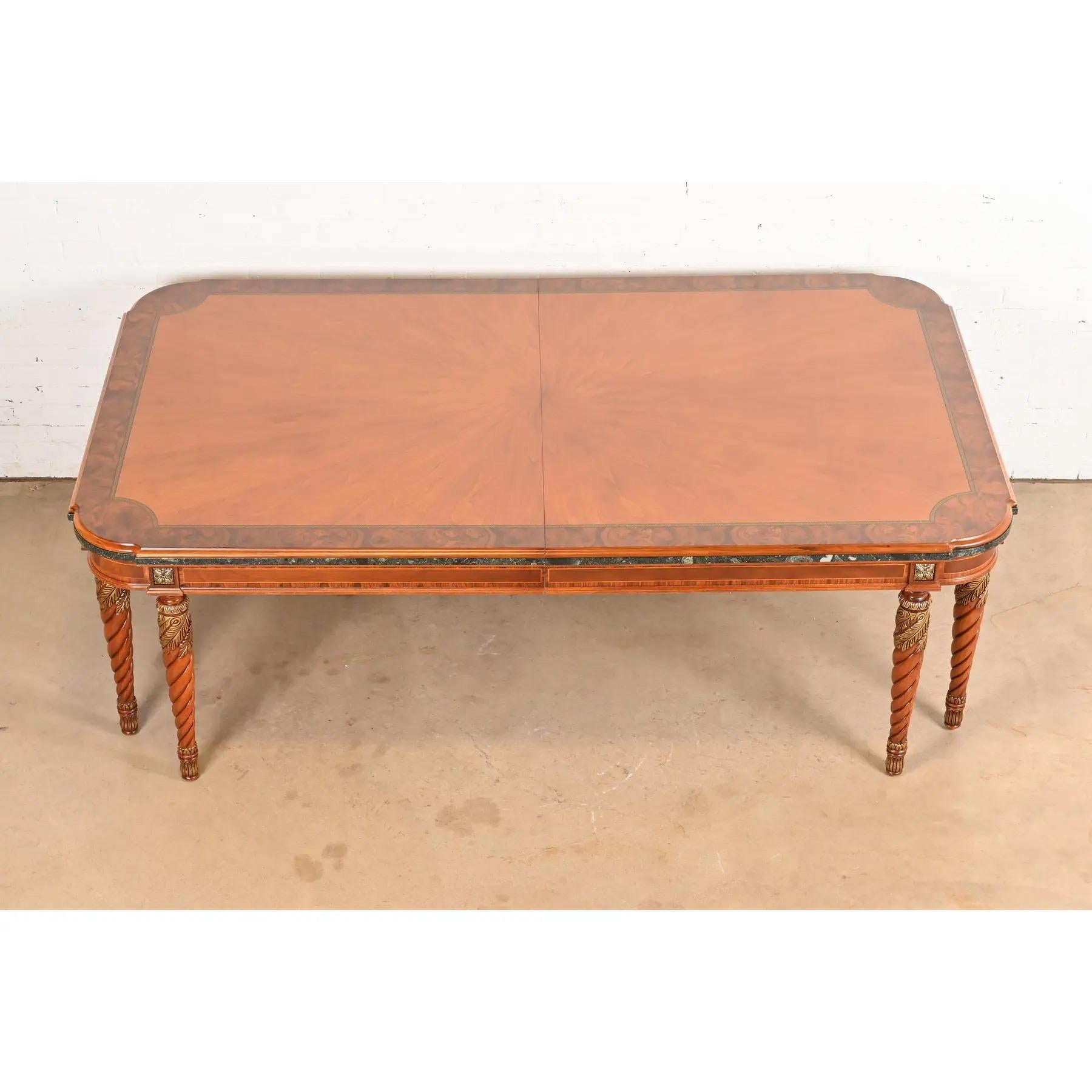 20ième siècle Henredon Grand Provenance Italian Neoclassical Extension Dining Table en vente