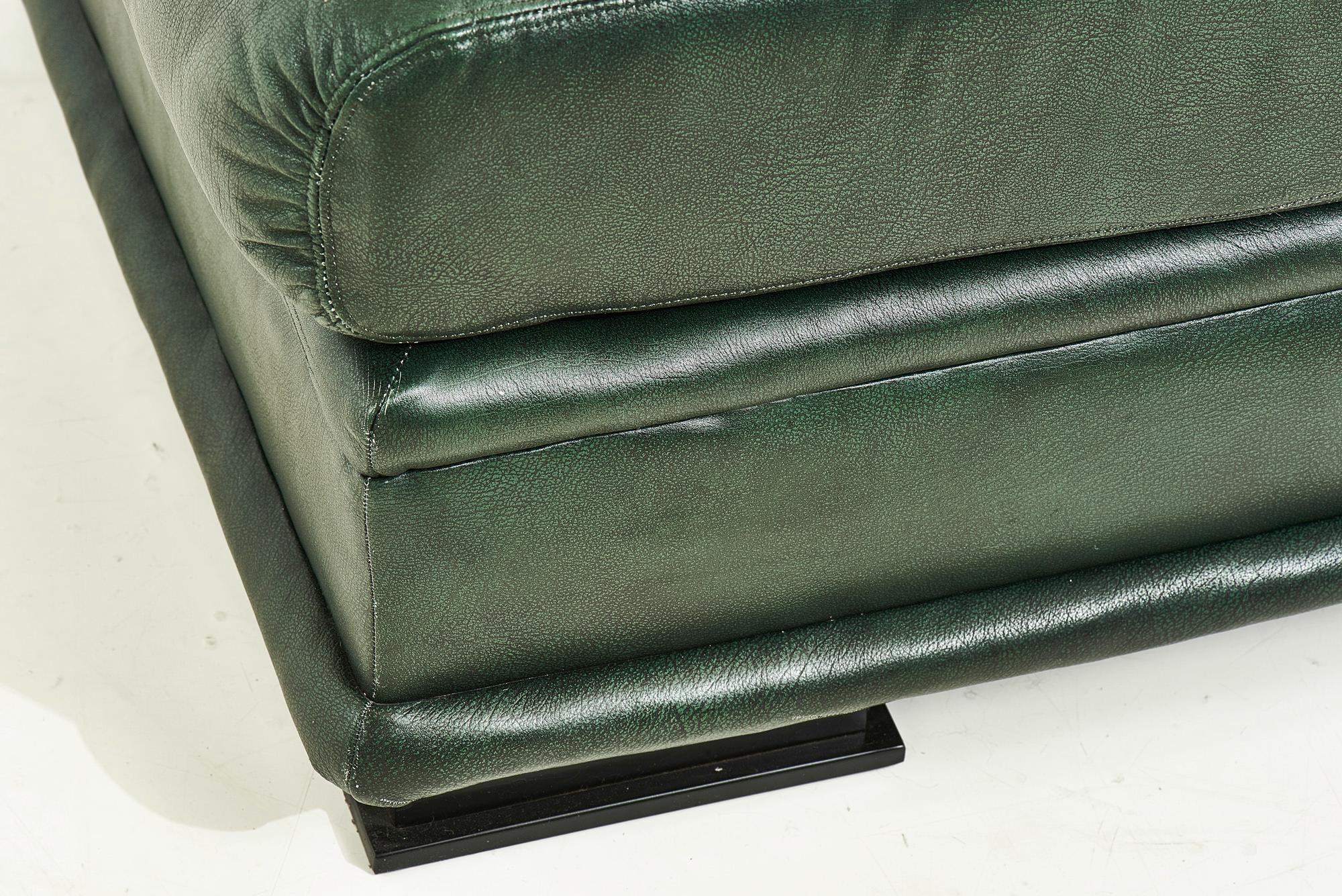 Henredon Green Leather Sofa, 1980 In Good Condition In Chicago, IL