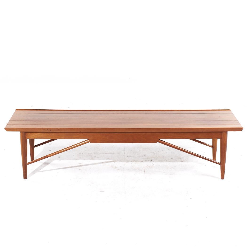 Table basse en noyer du milieu du siècle de Henredon Heritage Bon état - En vente à Countryside, IL
