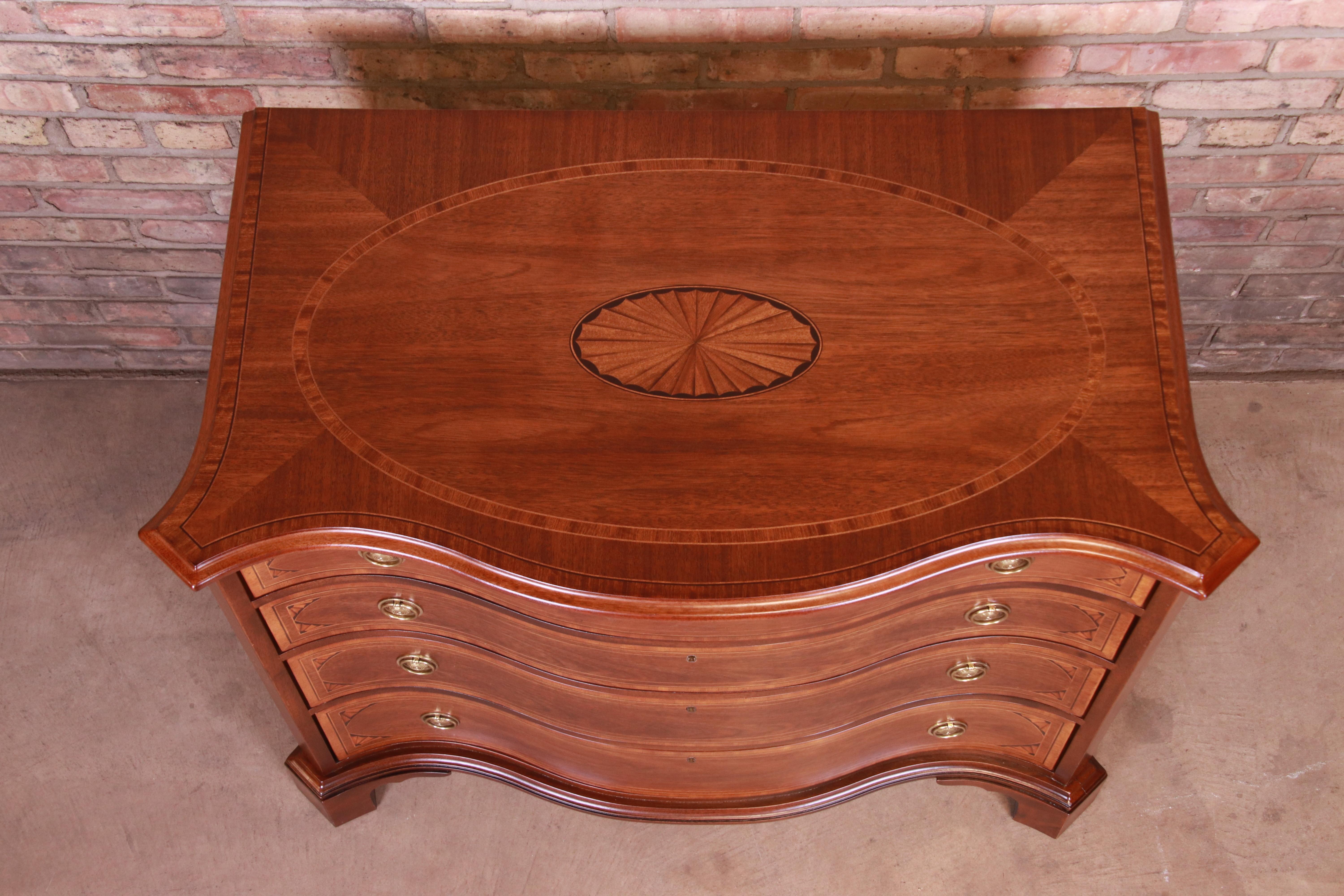 Henredon Historic Natchez Georgian Inlaid Mahogany Bow Front Chest, Restored In Good Condition In South Bend, IN