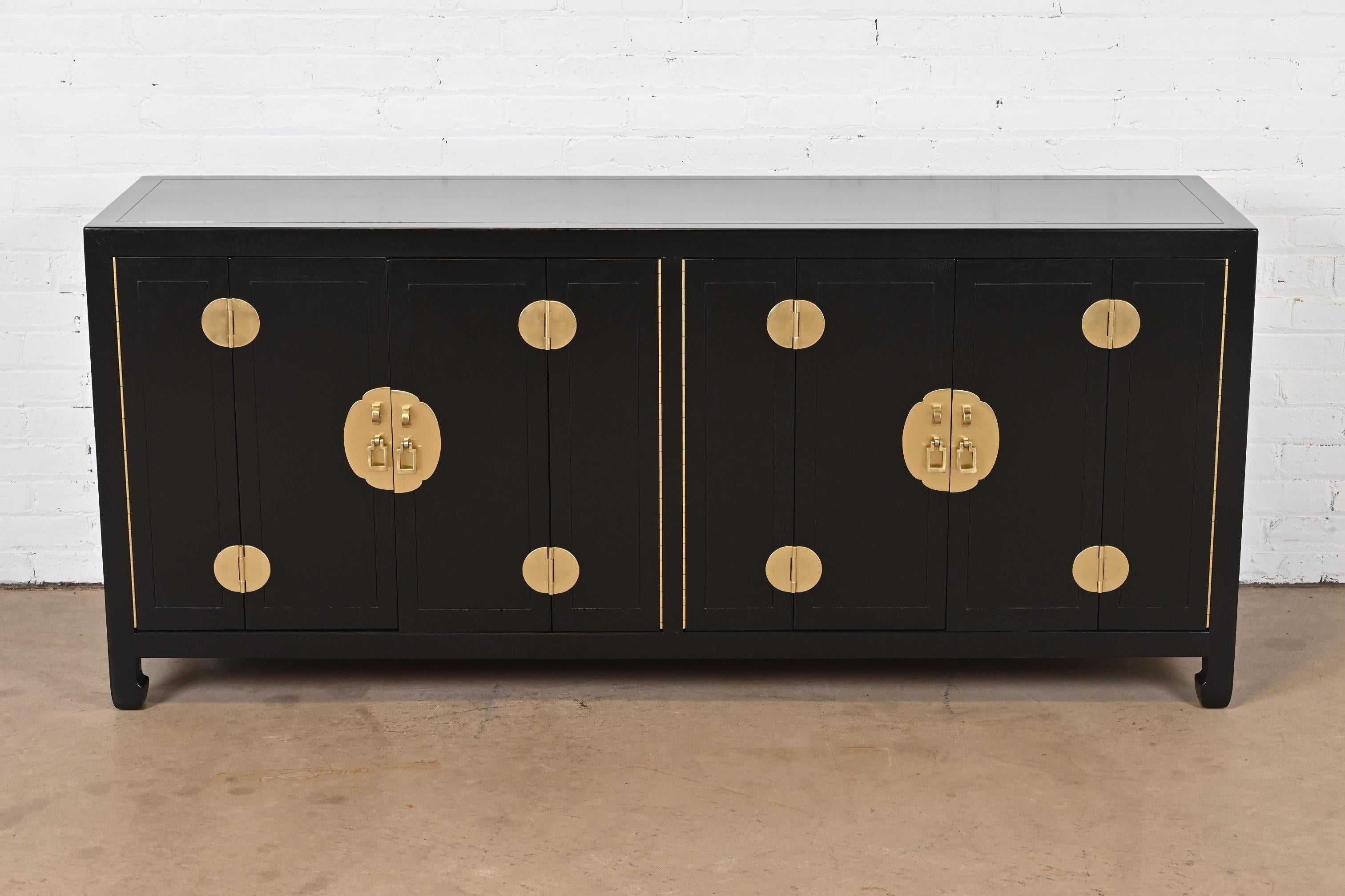 Henredon Hollywood Regency Black Lacquer and Brass Credenza, Newly Refinished In Good Condition In South Bend, IN