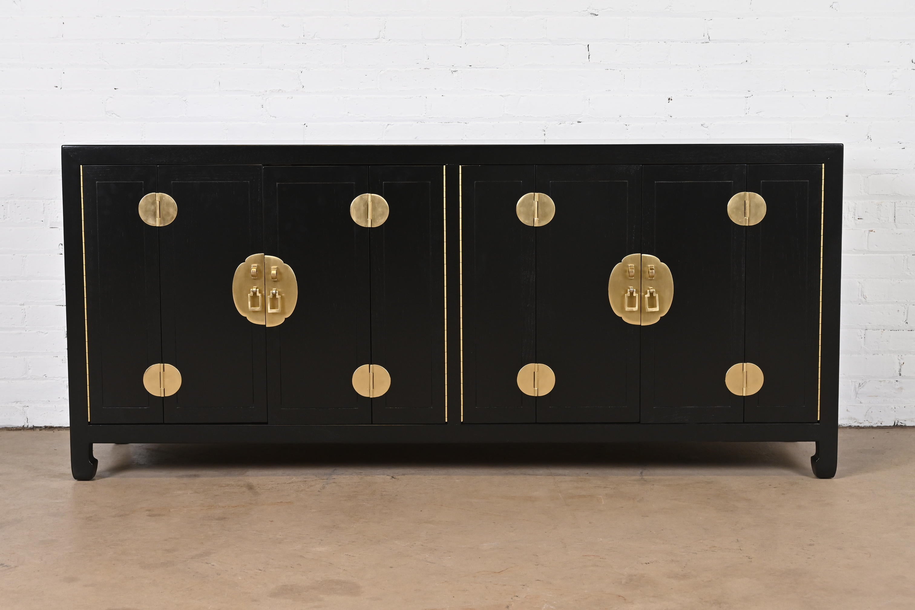 Late 20th Century Henredon Hollywood Regency Black Lacquer and Brass Credenza, Newly Refinished