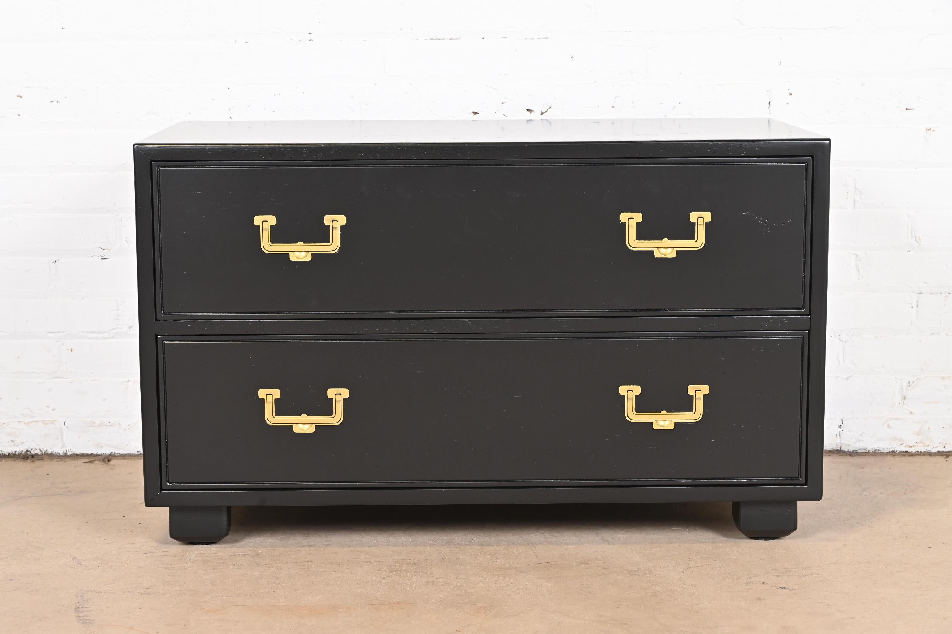 Henredon Hollywood Regency Black Lacquered Campaign Chest of Drawers, Refinished In Good Condition For Sale In South Bend, IN