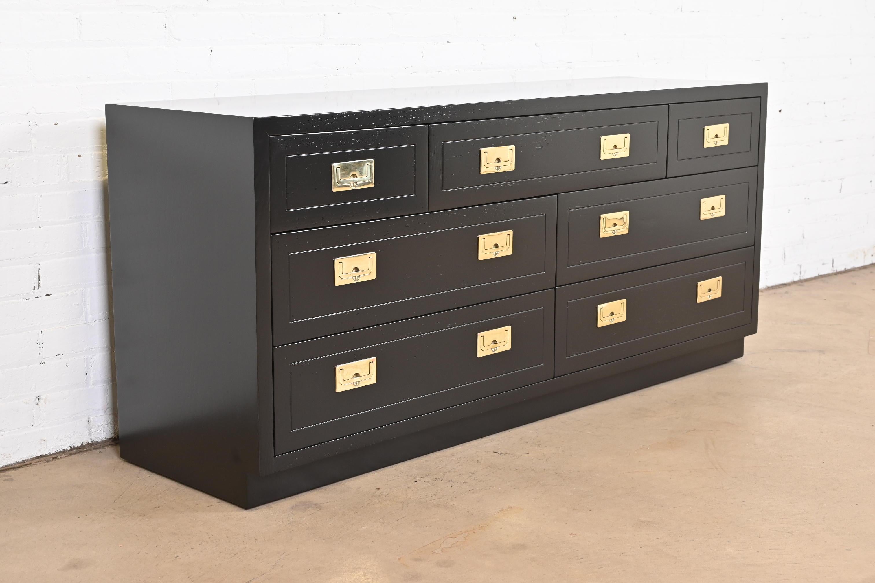 Mid-Century Modern Henredon Hollywood Regency Black Lacquered Campaign Dresser, Newly Refinished For Sale
