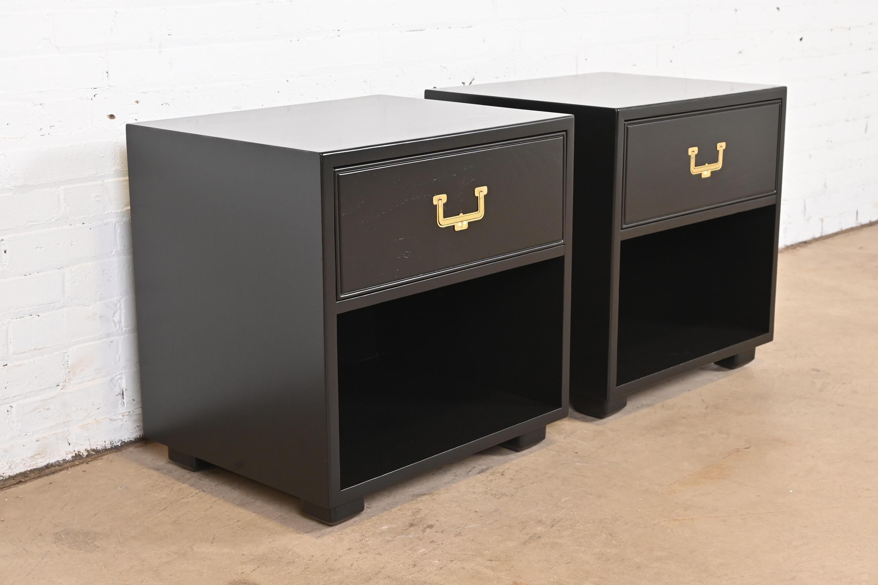 Henredon Hollywood Regency Black Lacquered Campaign Nightstands, Refinished In Good Condition For Sale In South Bend, IN