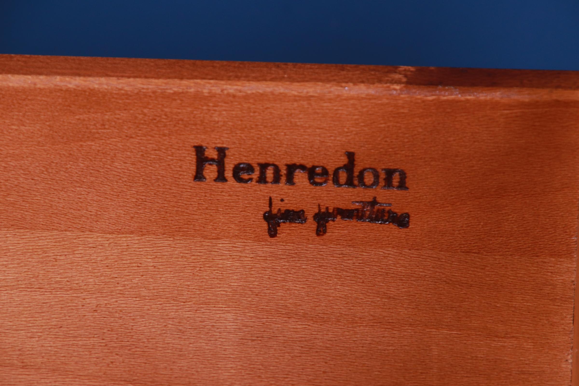 Henredon Hollywood Regency Campaign Campaign Blue Laquered Chest of Drawers, Refinished (en anglais) en vente 6