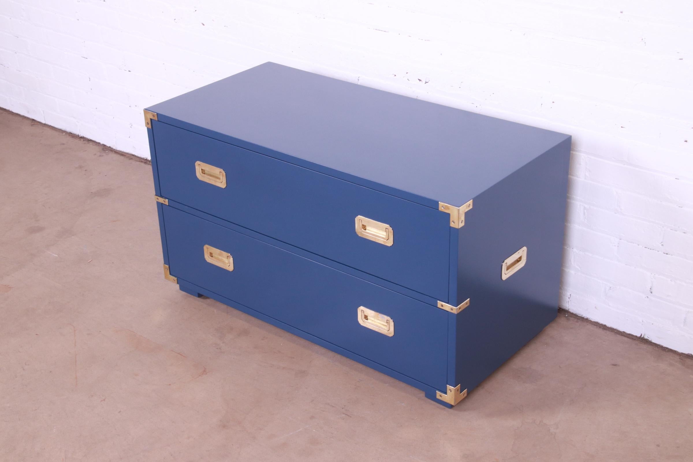 A gorgeous Mid-Century Modern Hollywood Regency Campaign style low dresser or chest of drawers

By Henredon

USA, Circa 1960s

Blue lacquered walnut, with original brass hardware.

Measures: 39