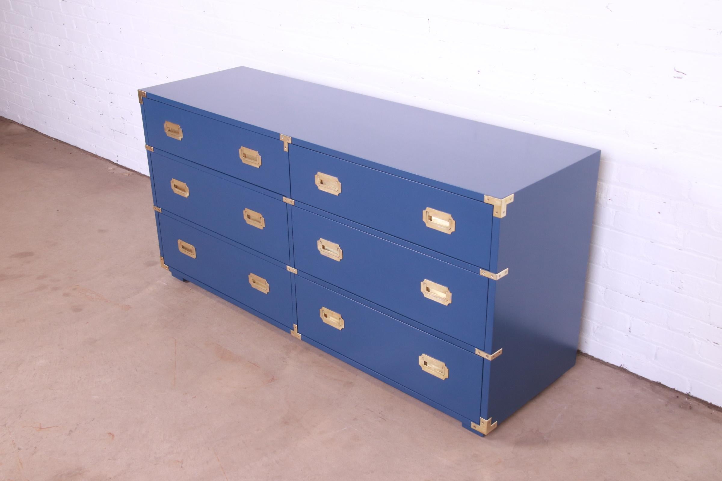 A gorgeous Mid-Century Modern Hollywood Regency Campaign style six-drawer dresser or credenza

By Henredon

USA, Circa 1960s

Blue lacquered walnut, with original brass hardware.

Measures: 62.25