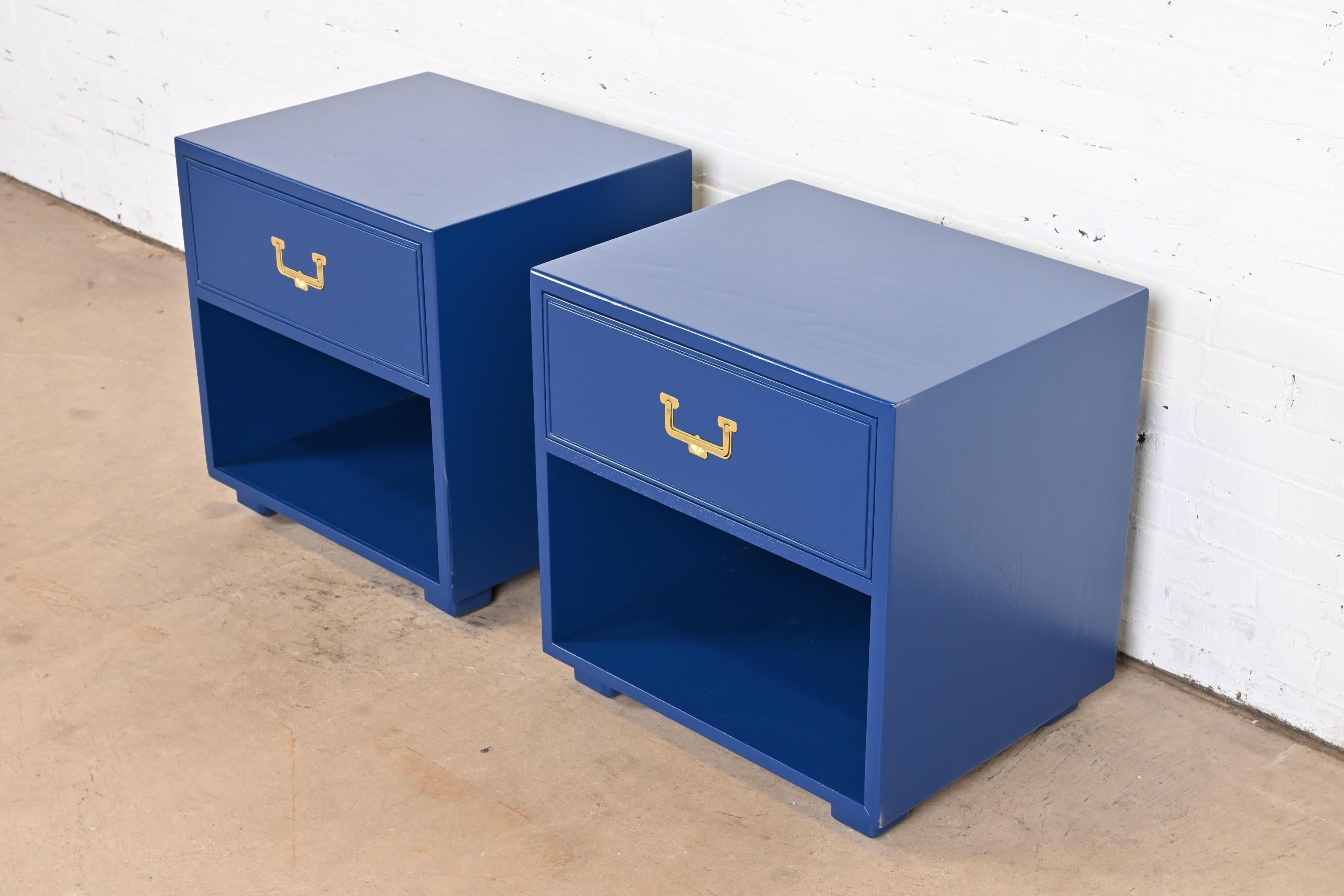 Mid-Century Modern Henredon Hollywood Regency Campaign Blue Lacquered Nightstands, Newly Refinished For Sale