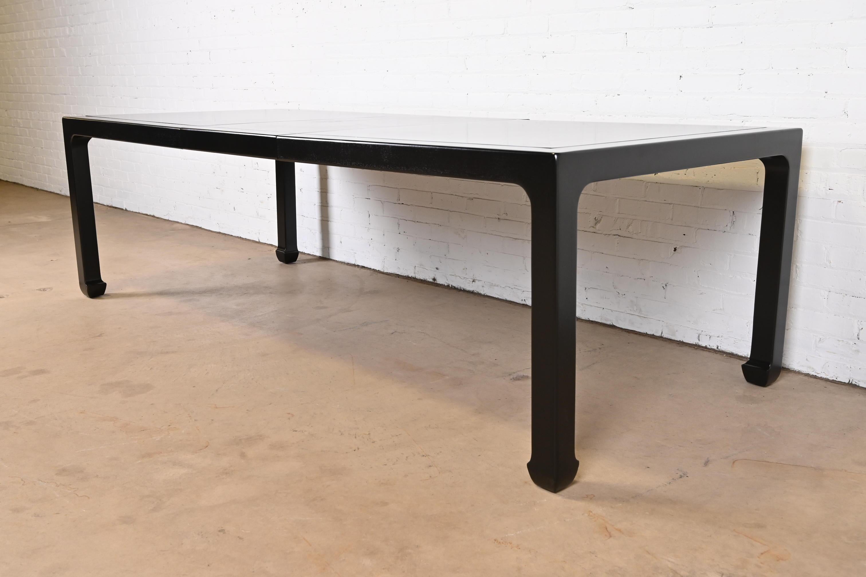 A gorgeous Mid-Century Modern Hollywood Regency Chinoiserie extension dining table

By Henredon

USA, Circa 1970s

Walnut, in black lacquered finish.

Measures: 78