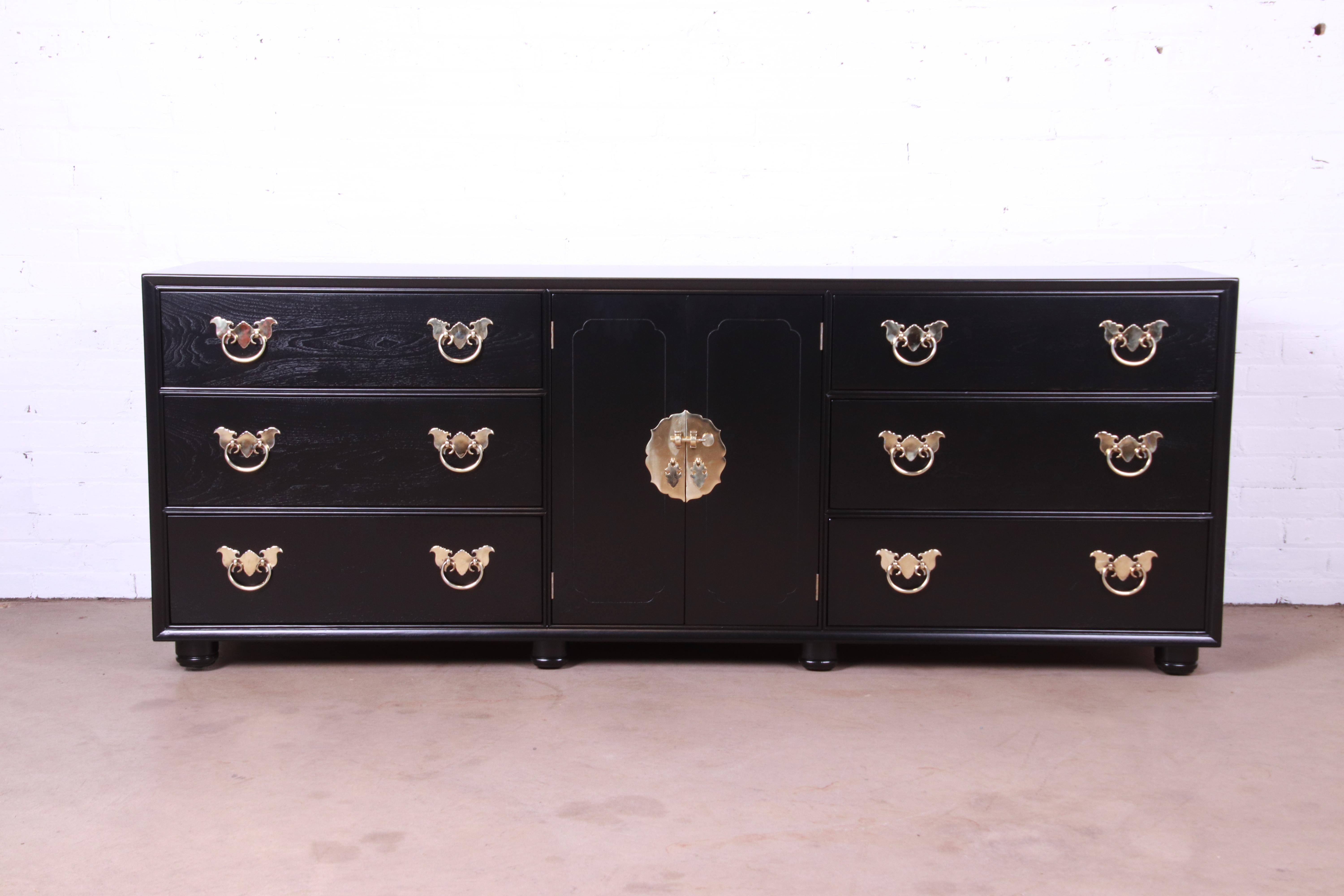 A gorgeous Mid-Century Modern Hollywood Regency Chinoiserie triple dresser or credenza

By Henredon

USA, Circa 1970s

Black lacquered mahogany, with original Asian-inspired brass hardware.

Measures: 80