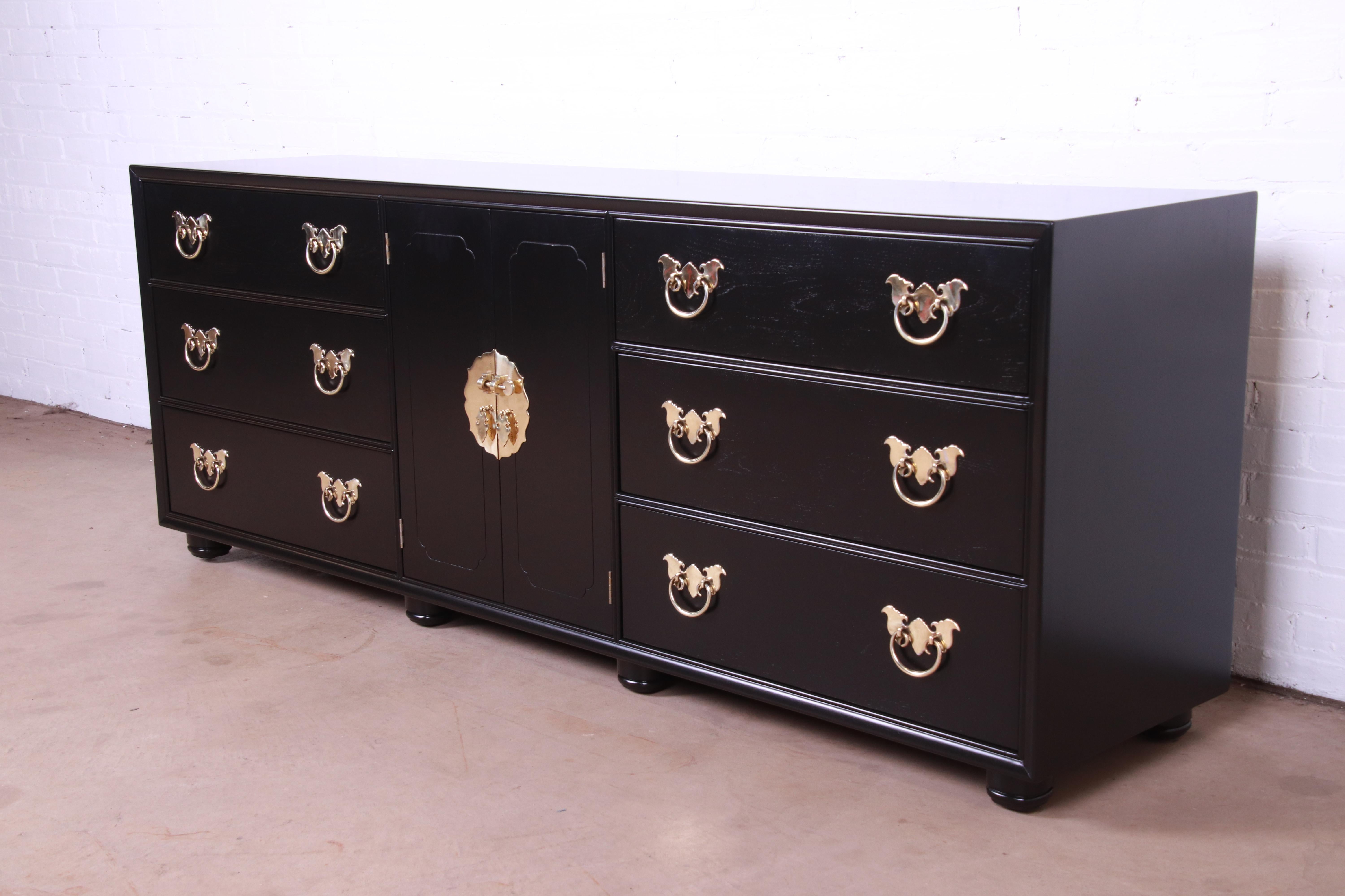 Henredon Hollywood Regency Chinoiserie Black Lacquered Dresser, Newly Refinished In Good Condition In South Bend, IN