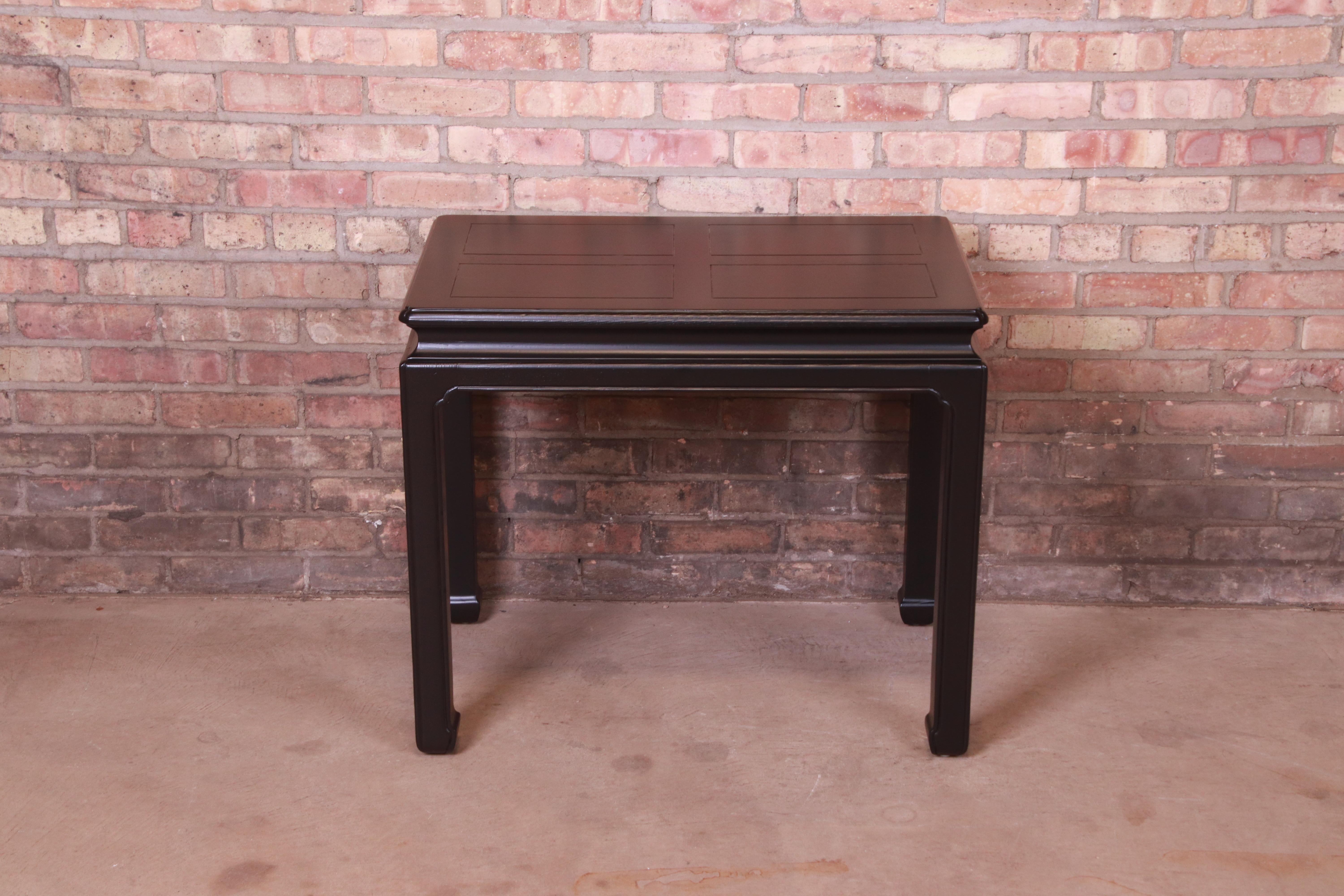 Mid-Century Modern Henredon Hollywood Regency Chinoiserie Black Lacquered Occasional Side Table