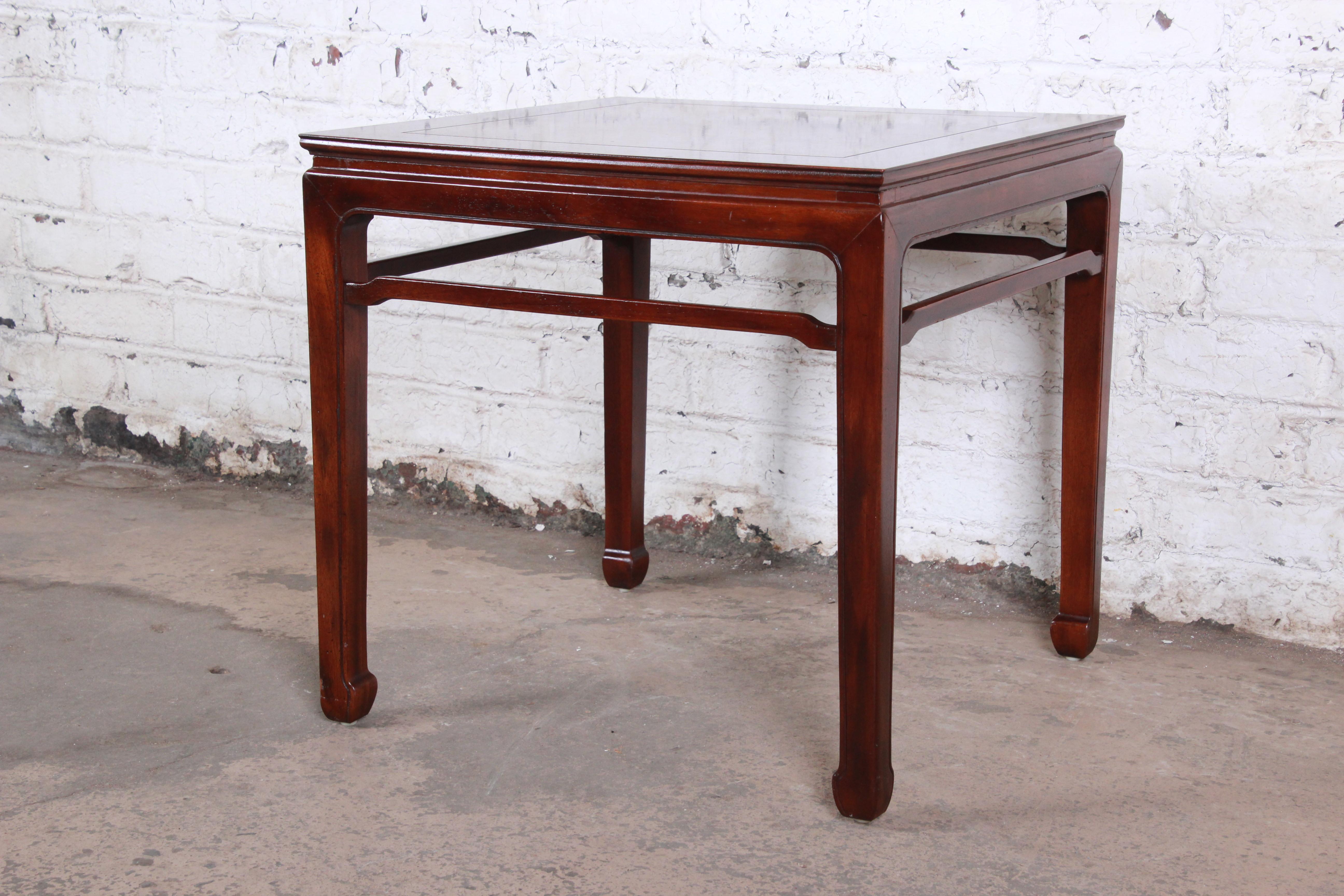 A gorgeous midcentury Hollywood Regency chinoiserie side table by Henredon. The table features nice mahogany wood grain with a beautiful burl wood top and subtle Asian flair. The original Henredon label is present. The table is in very good original