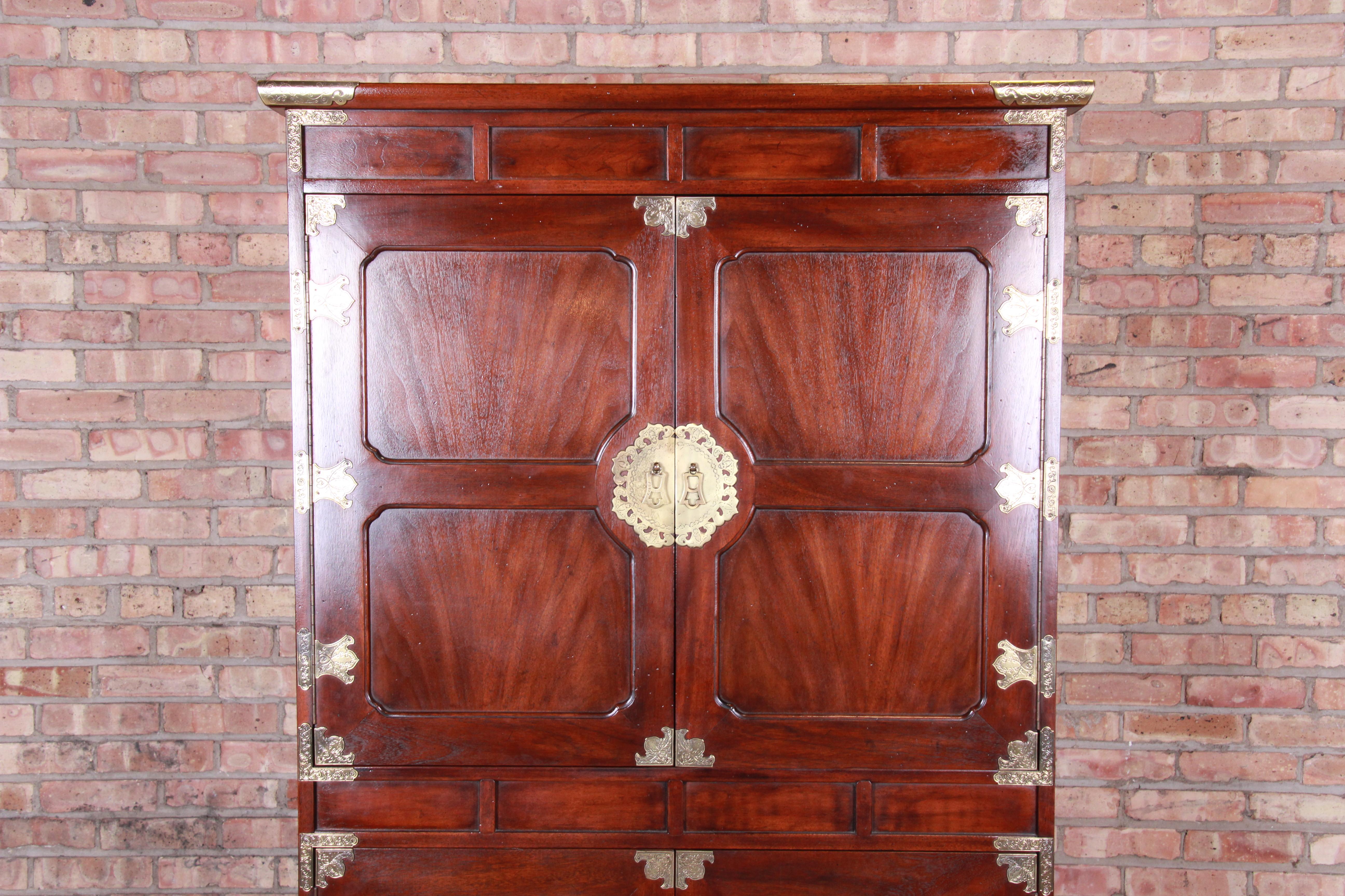 An exceptional midcentury Hollywood Regency chinoiserie armoire dresser or gentleman's chest

By Henredon

USA, 1970s

Book-matched mahogany, with Asian-inspired etched brass hardware and accents.

Measures: 40.25