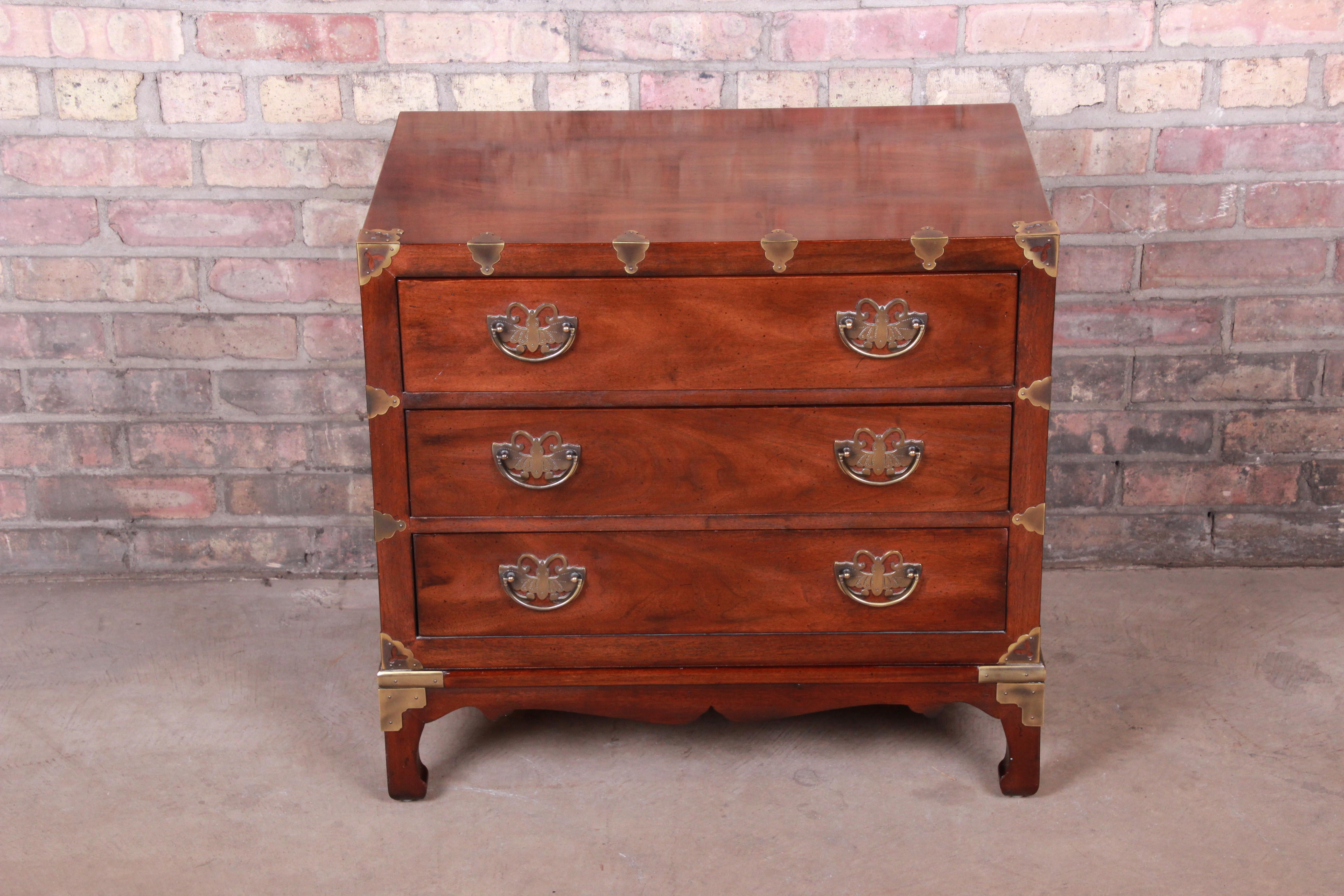 Henredon Hollywood Regency Chinoiserie Mahogany and Brass Bachelor Chest In Good Condition In South Bend, IN